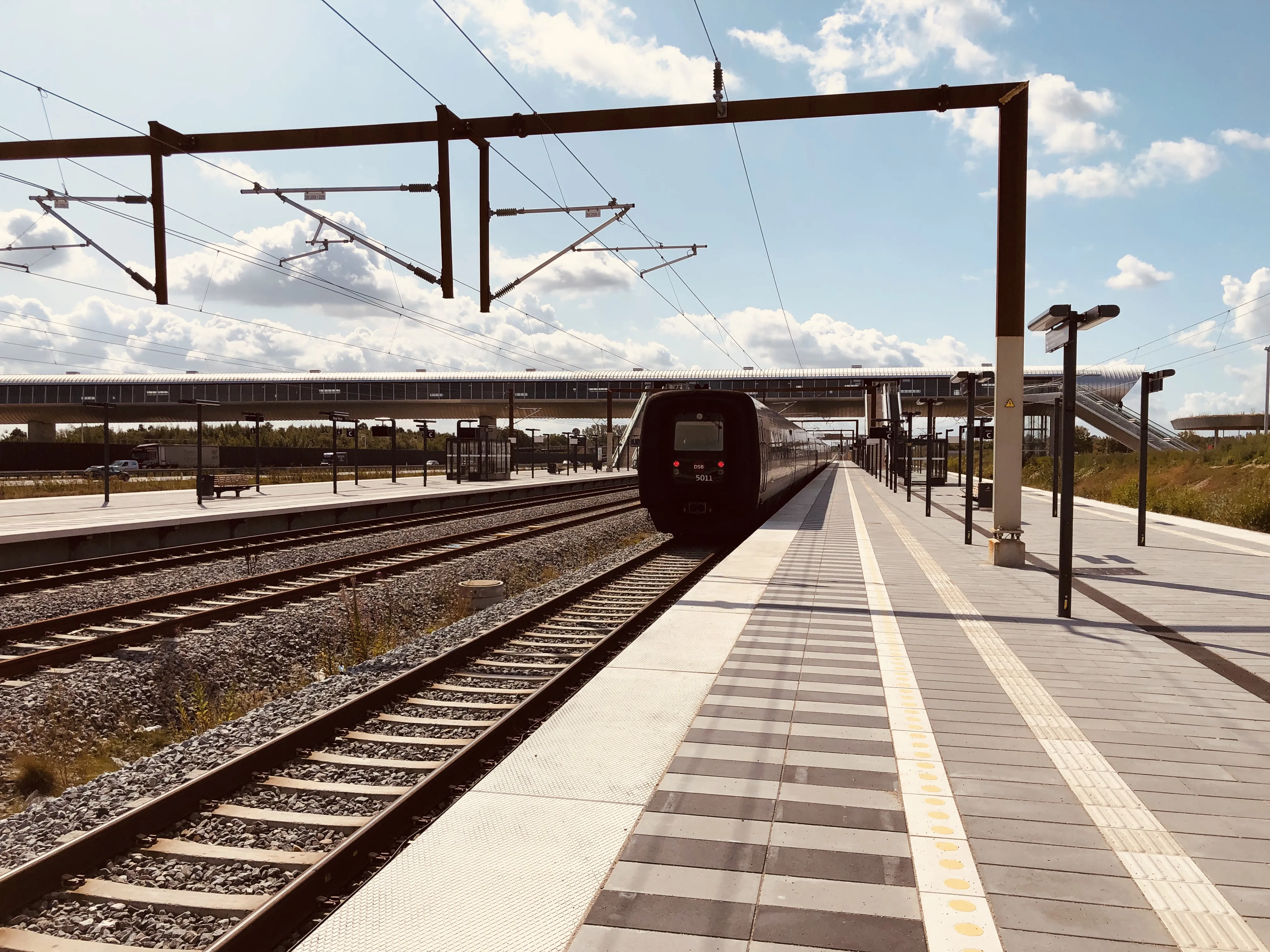 Billede af DSB MF 5011 fotograferet ud for Køge Nord Trinbræt. Billede af DSB MF 5011 fotograferet ud for Køge Nord Trinbræt.