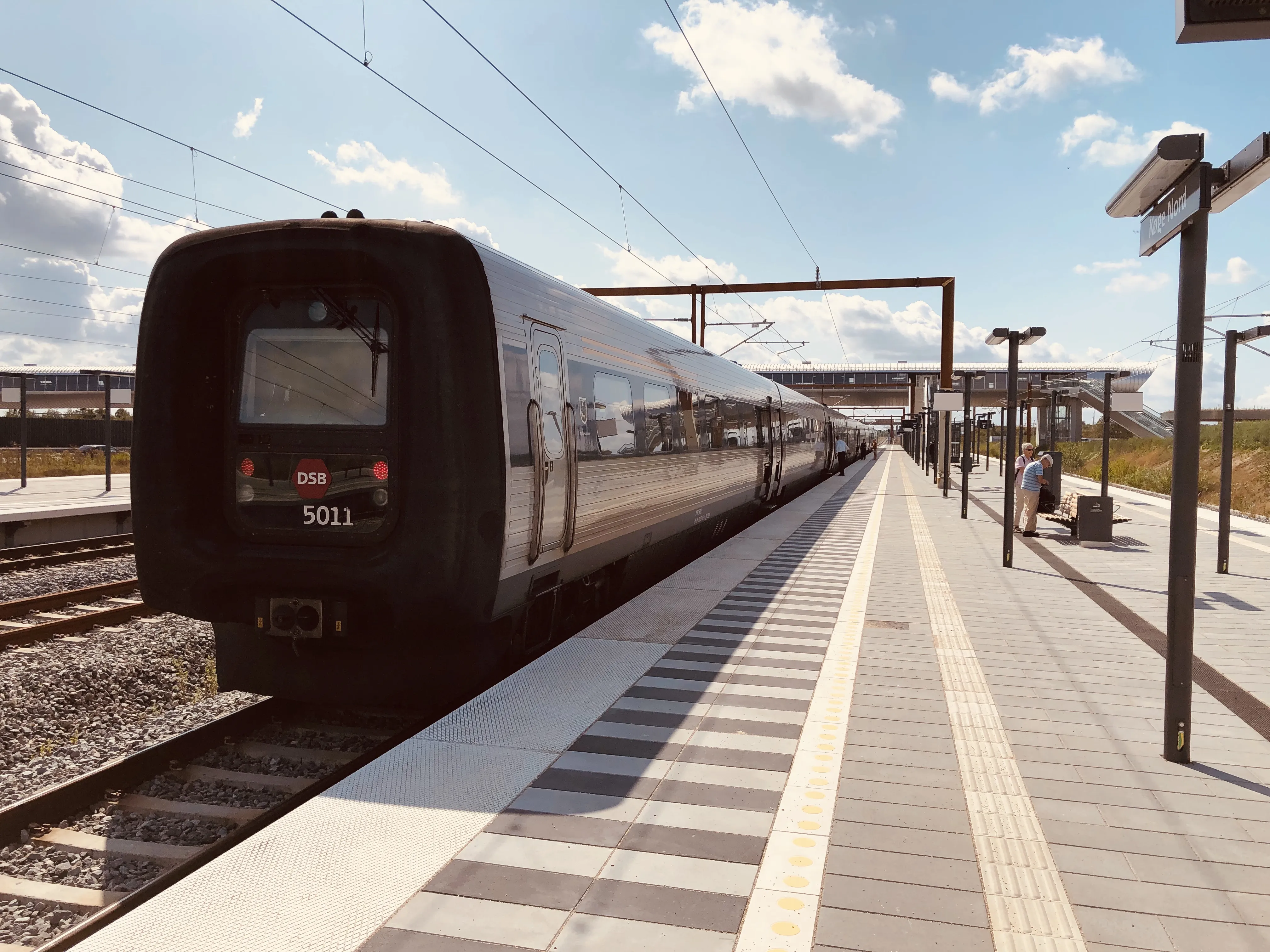 Billede af DSB MF 5011 fotograferet ud for Køge Nord Trinbræt. Billede af DSB MF 5011 fotograferet ud for Køge Nord Trinbræt.