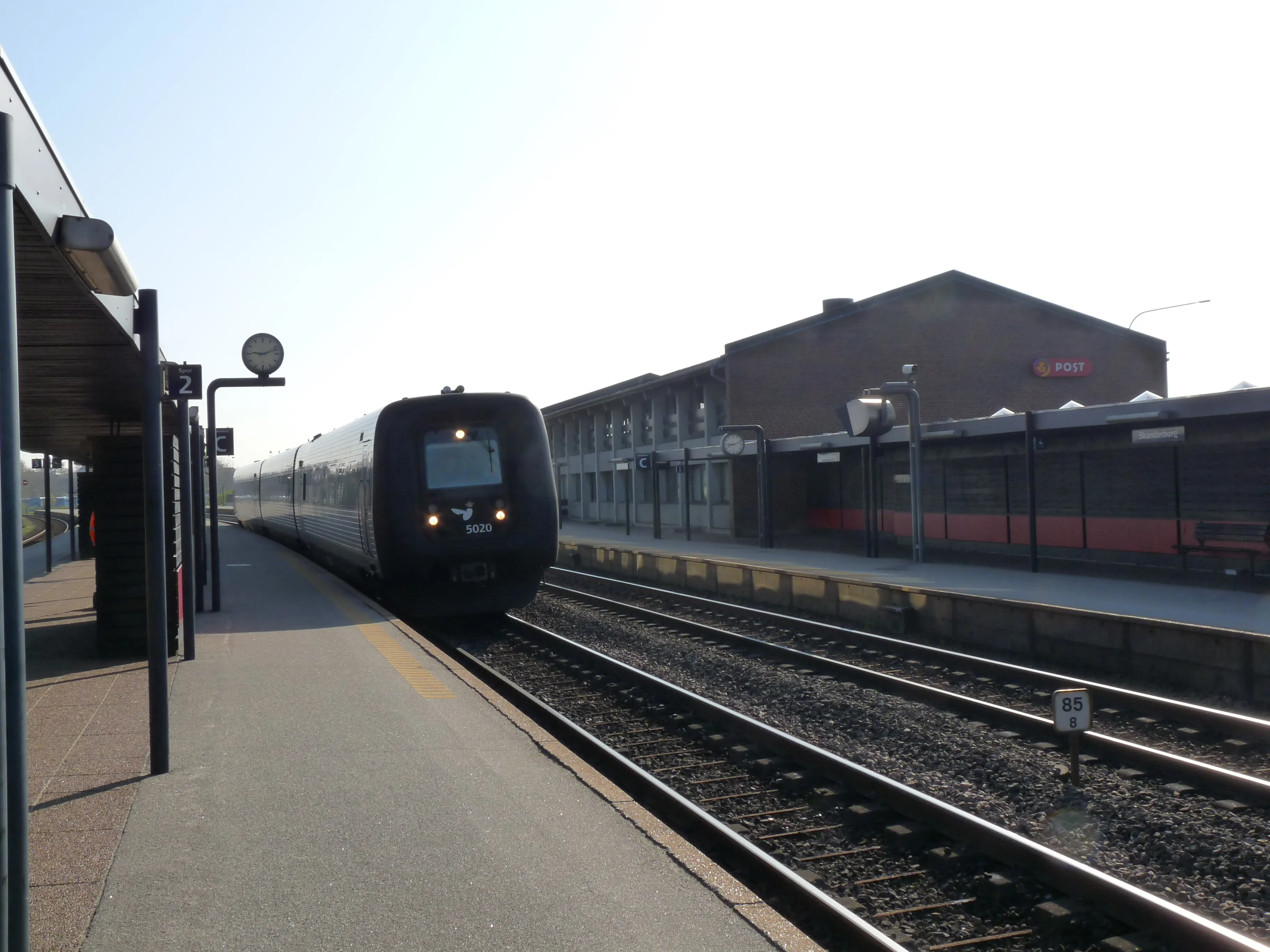Billede af DSB MF 5020 fotograferet ud for Skanderborg Station. Billede af DSB MF 5020 fotograferet ud for Skanderborg Station.