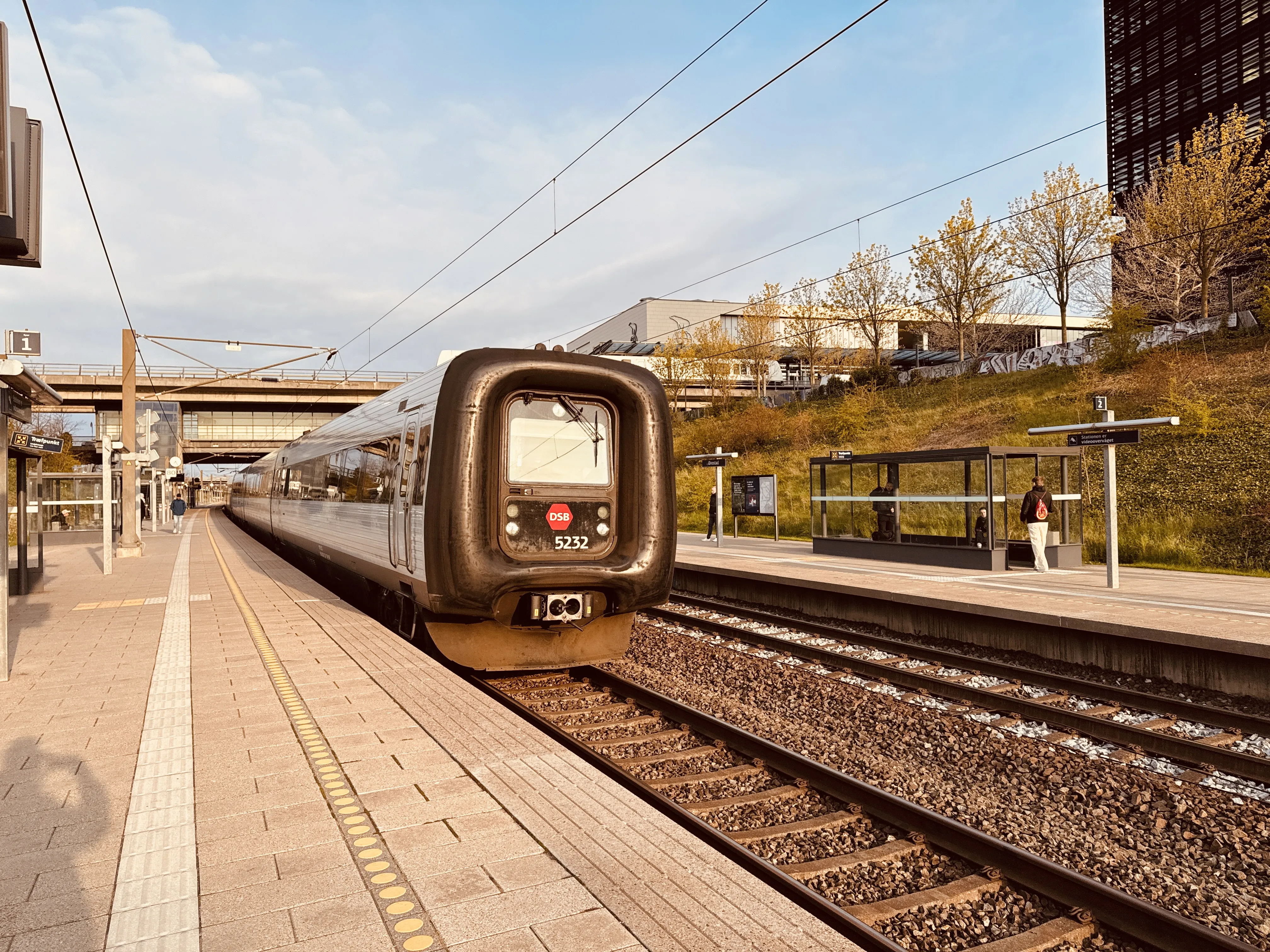 Billede af DSB MF 5032 fotograferet ud for Ørestad Trinbræt. Billede af DSB MF 5032 fotograferet ud for Ørestad Trinbræt.