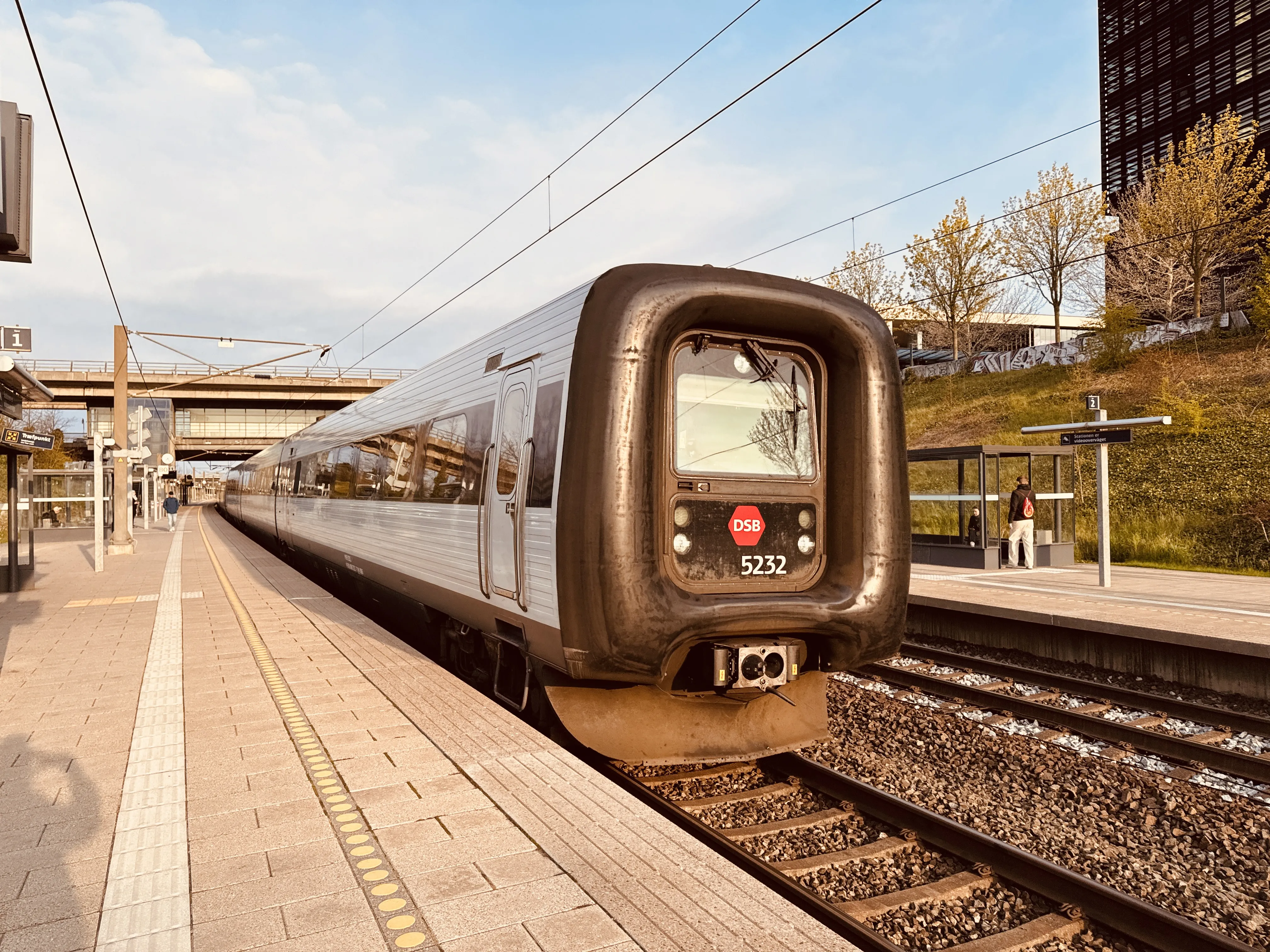 Billede af DSB MF 5032 fotograferet ud for Ørestad Trinbræt. Billede af DSB MF 5032 fotograferet ud for Ørestad Trinbræt.