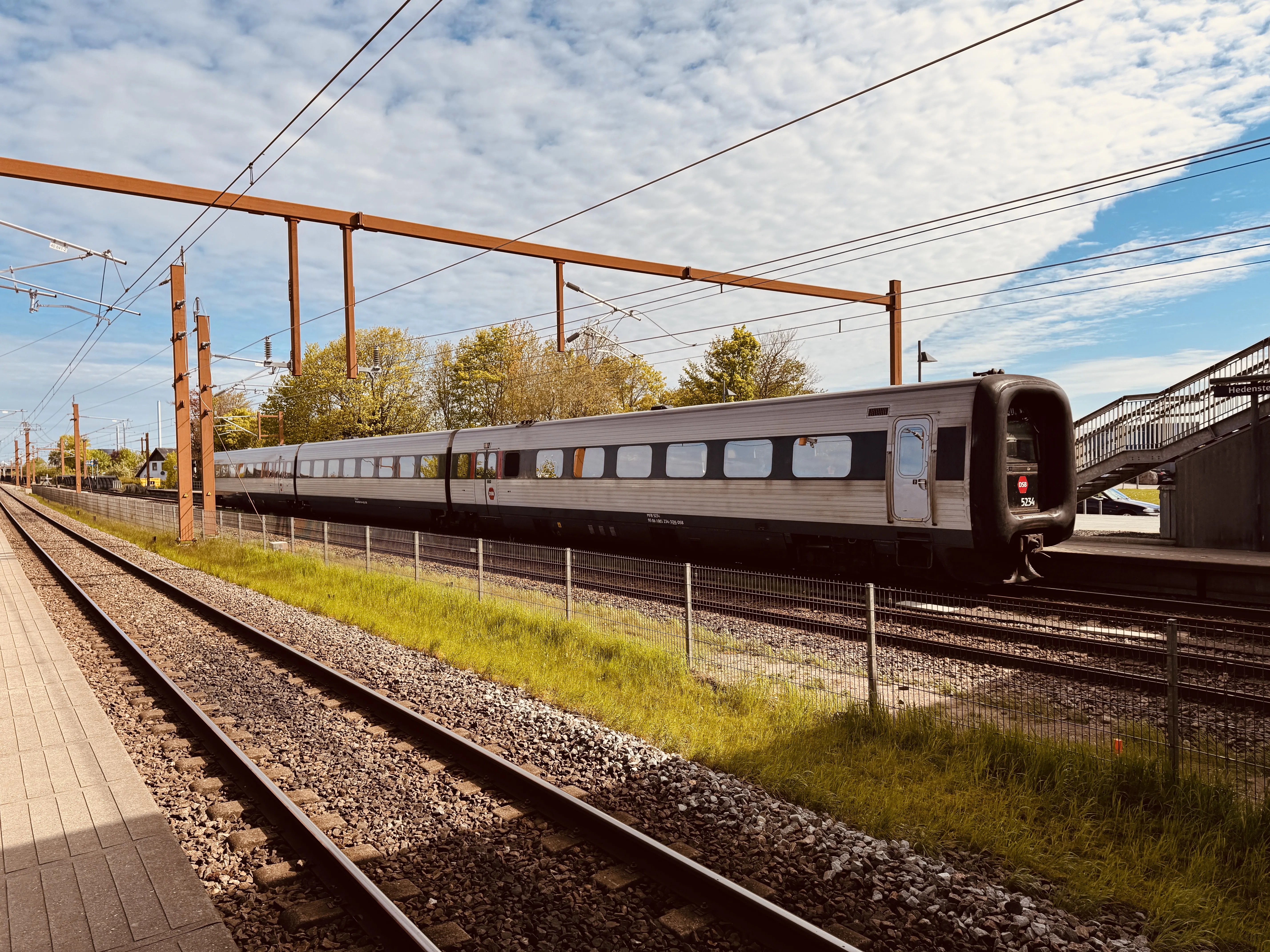 Billede af DSB MF 5034 fotograferet ud for Hedensted Trinbræt. Billede af DSB MF 5034 fotograferet ud for Hedensted Trinbræt.