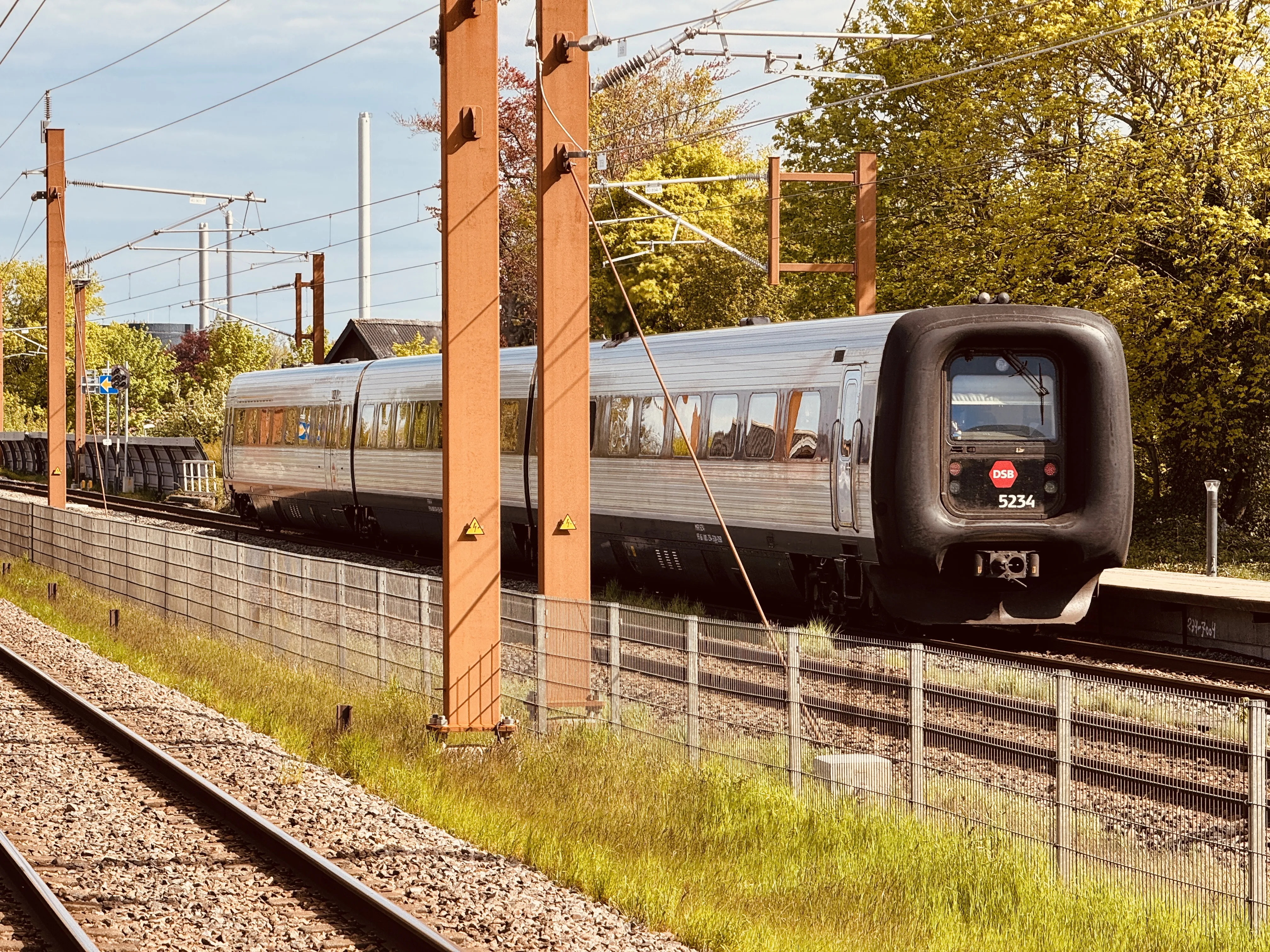 Billede af DSB MF 5034 fotograferet ud for Hedensted Trinbræt. Billede af DSB MF 5034 fotograferet ud for Hedensted Trinbræt.
