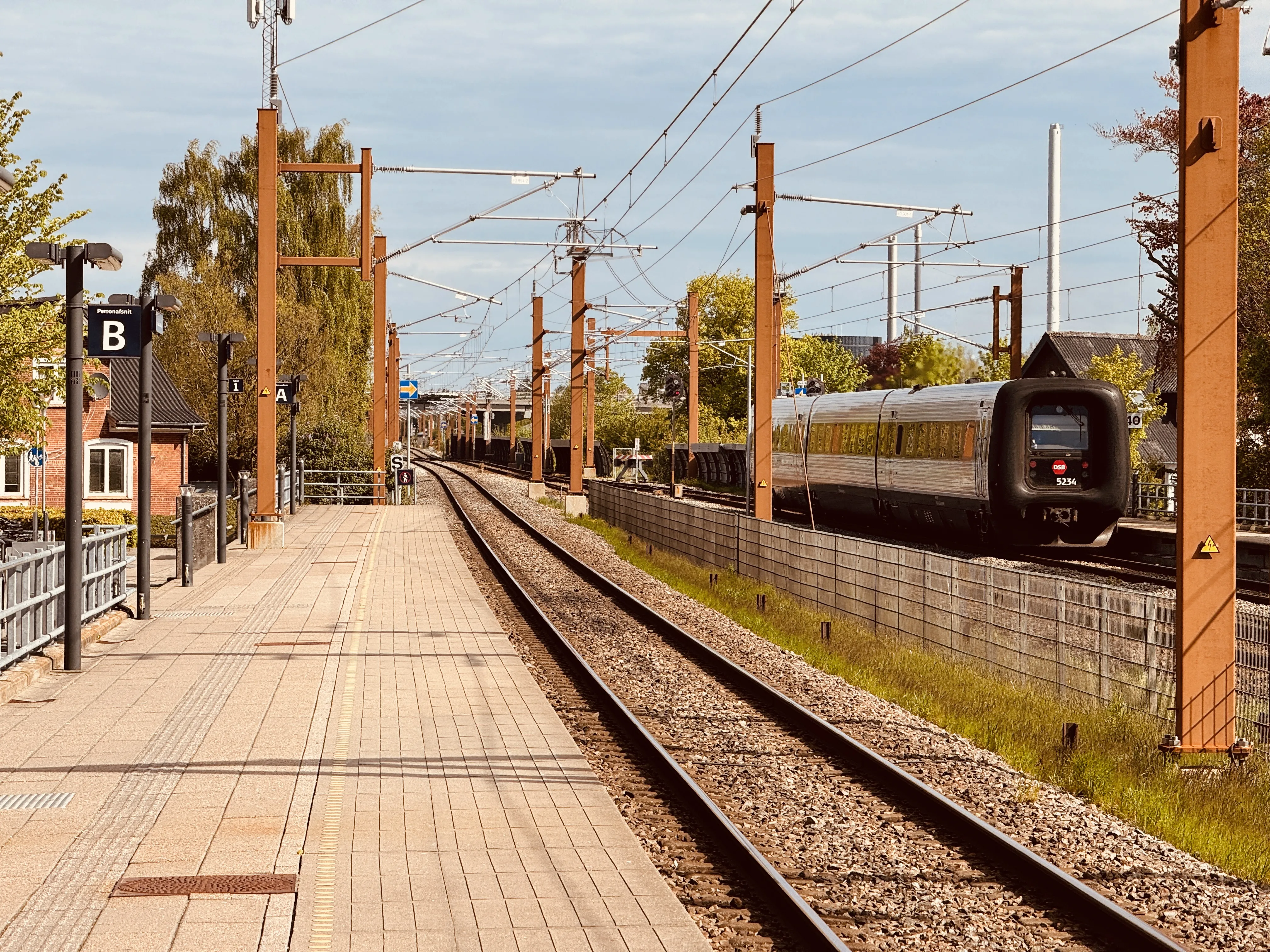 Billede af DSB MF 5034 fotograferet ud for Hedensted Trinbræt. Billede af DSB MF 5034 fotograferet ud for Hedensted Trinbræt.