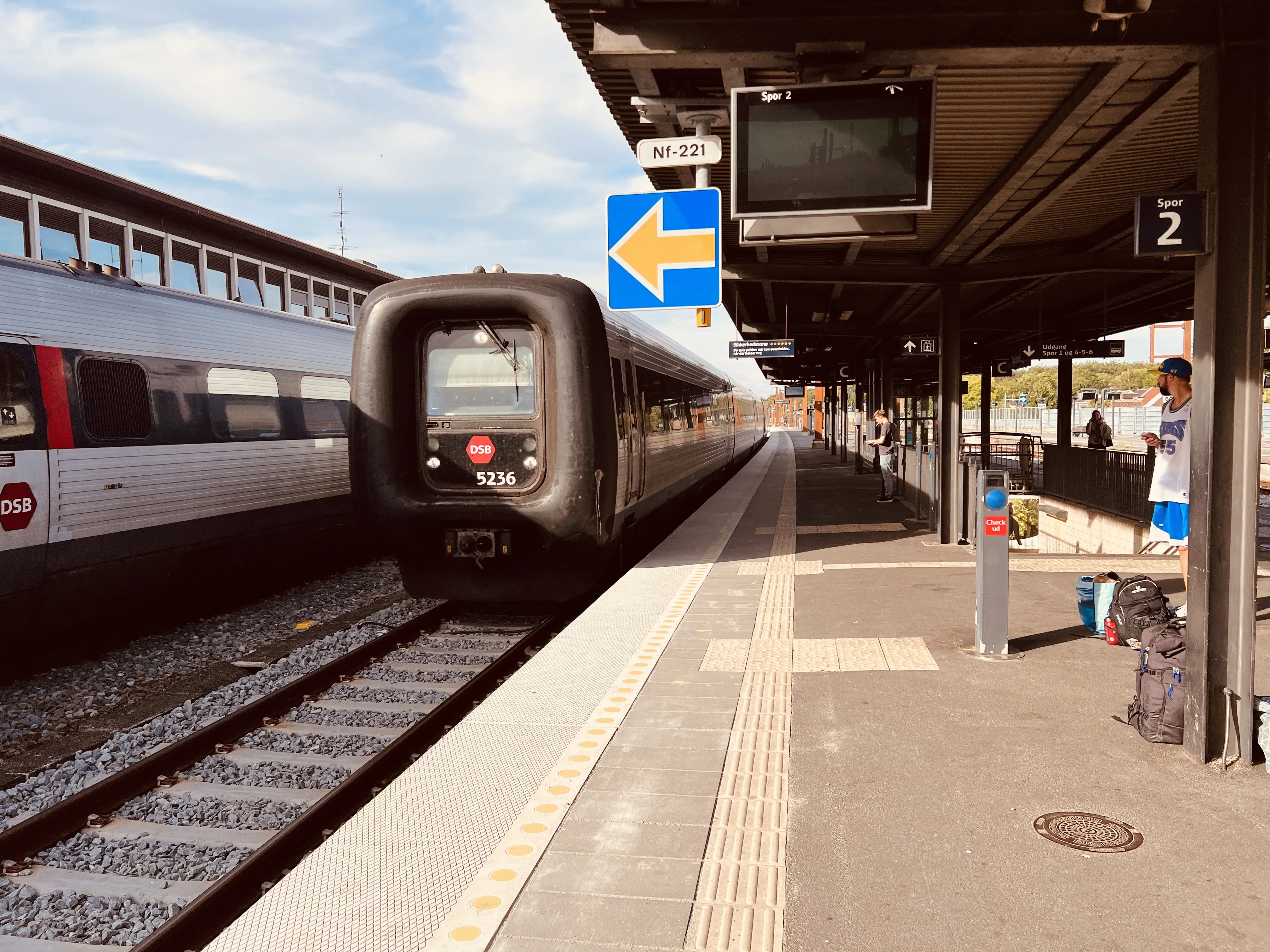 Billede af DSB MF 5036 fotograferet ud for Nykøbing Falster Station. Billede af DSB MF 5036 fotograferet ud for Nykøbing Falster Station.