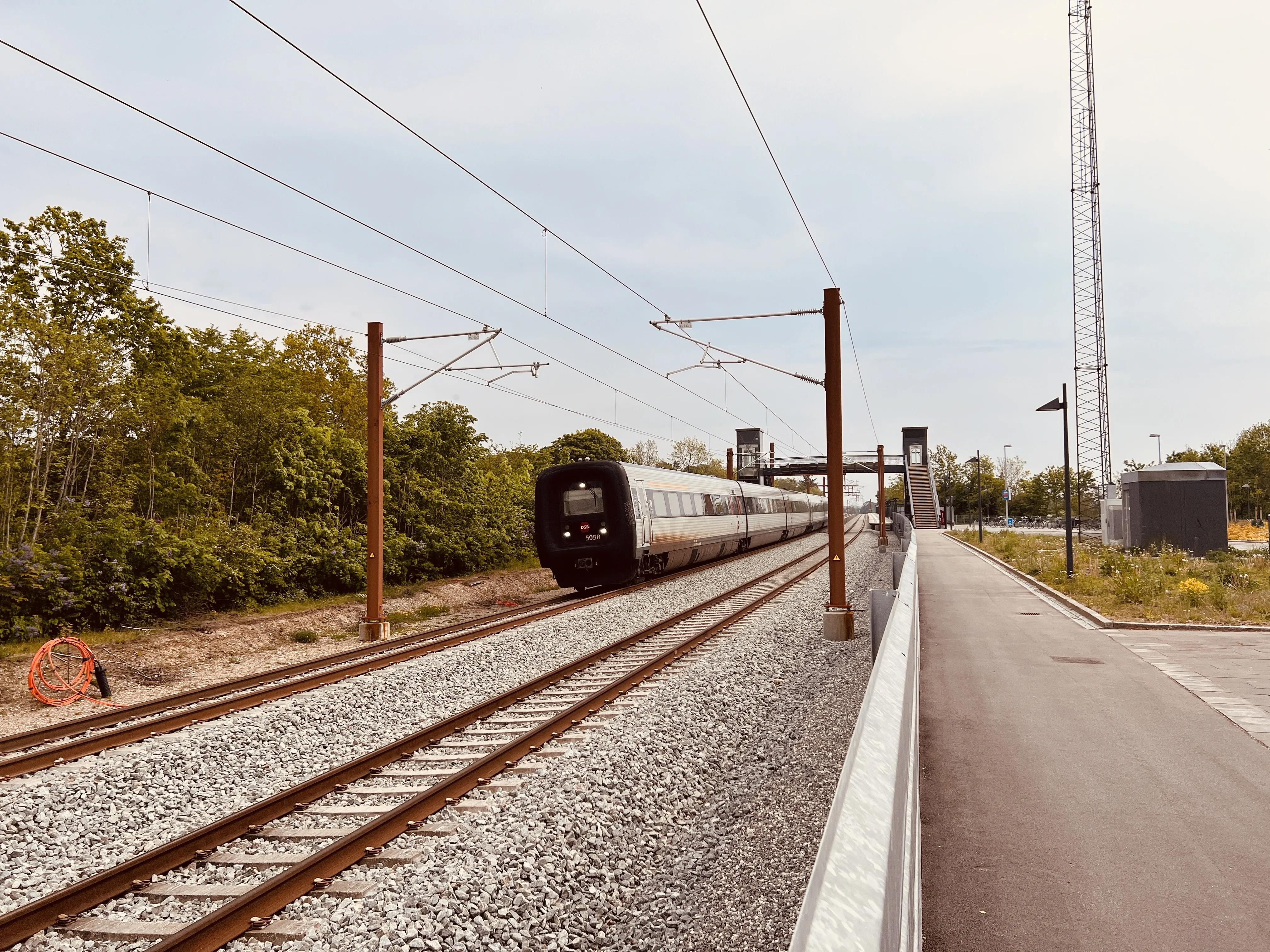 Billede af DSB MF 5058 fotograferet ud for Glumsø Trinbræt. Billede af DSB MF 5058 fotograferet ud for Glumsø Trinbræt.