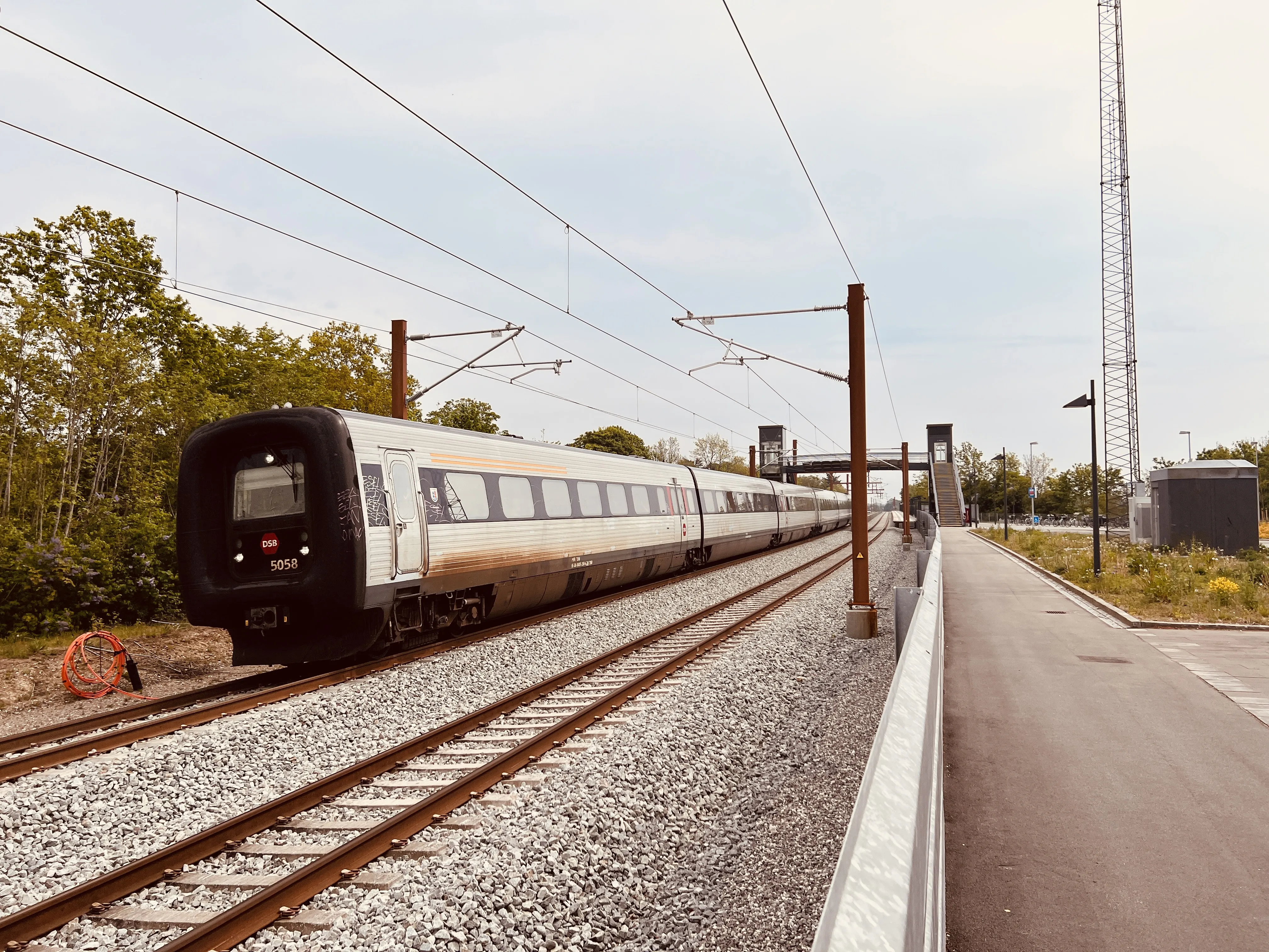 Billede af DSB MF 5058 fotograferet ud for Glumsø Trinbræt. Billede af DSB MF 5058 fotograferet ud for Glumsø Trinbræt.