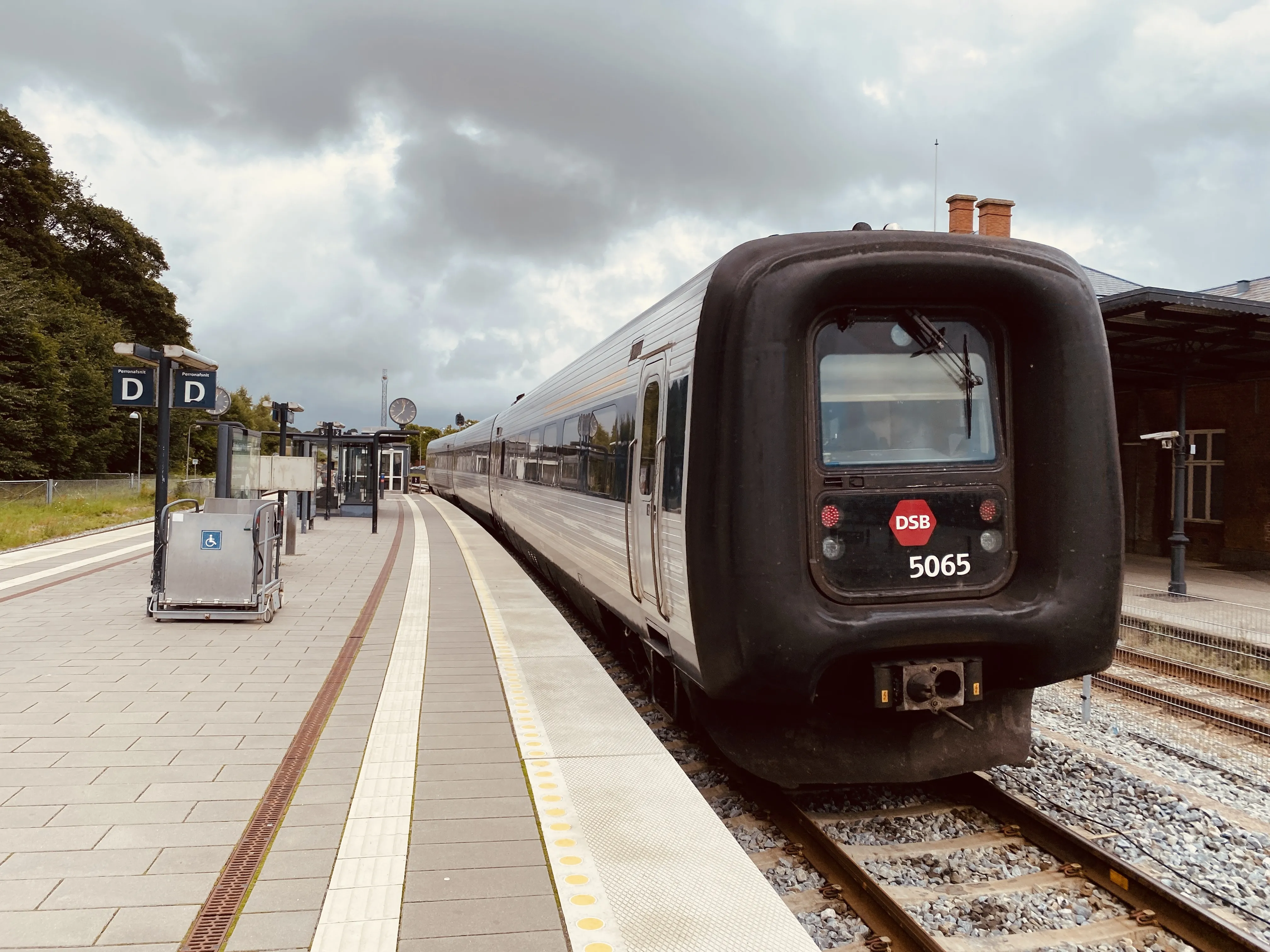 Billede af DSB MF 5065 fotograferet ud for Hobro Station. Billede af DSB MF 5065 fotograferet ud for Hobro Station.
