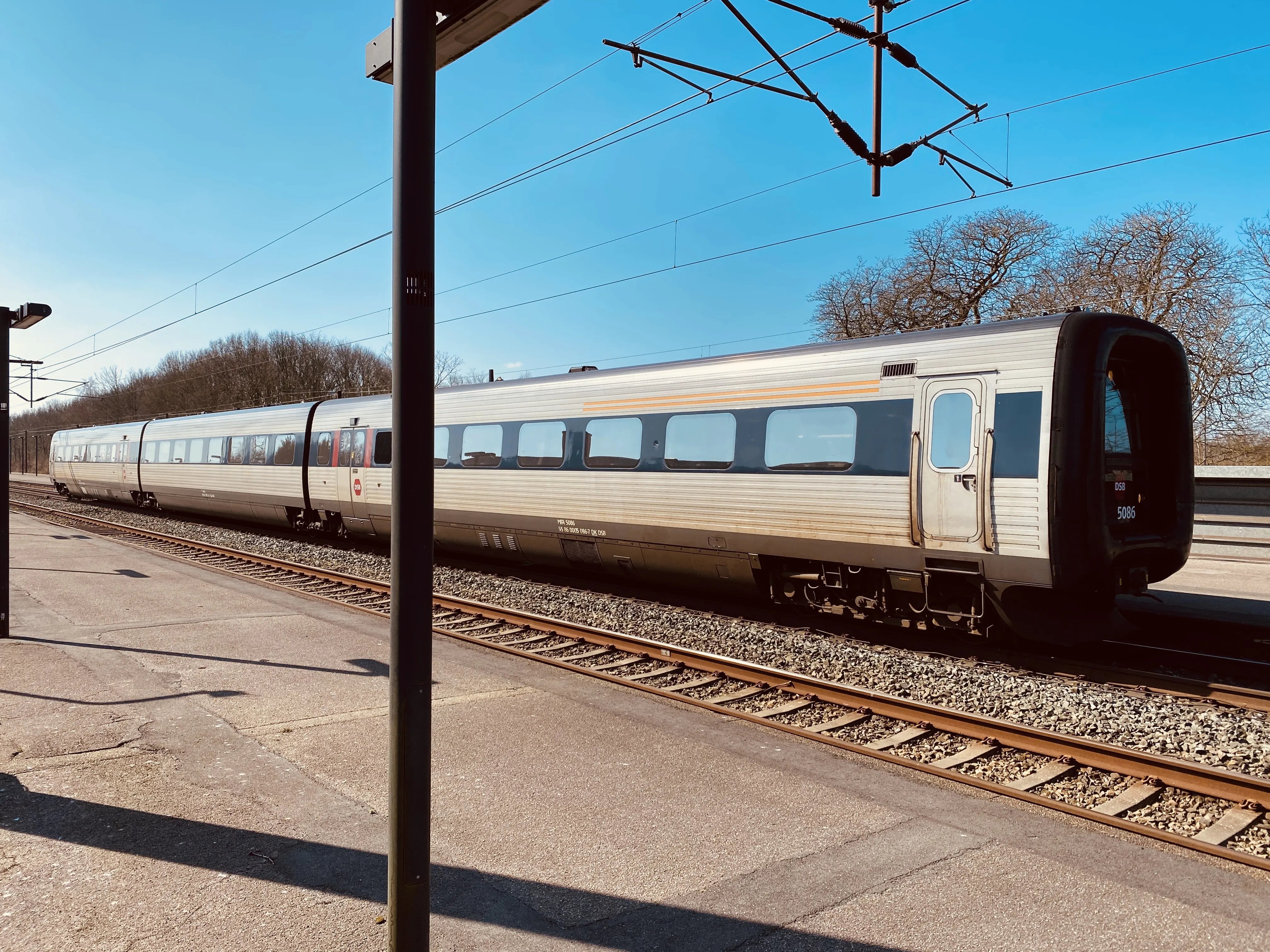 Billede af DSB MF 5086 fotograferet ud for Rødekro Station. Billede af DSB MF 5086 fotograferet ud for Rødekro Station.