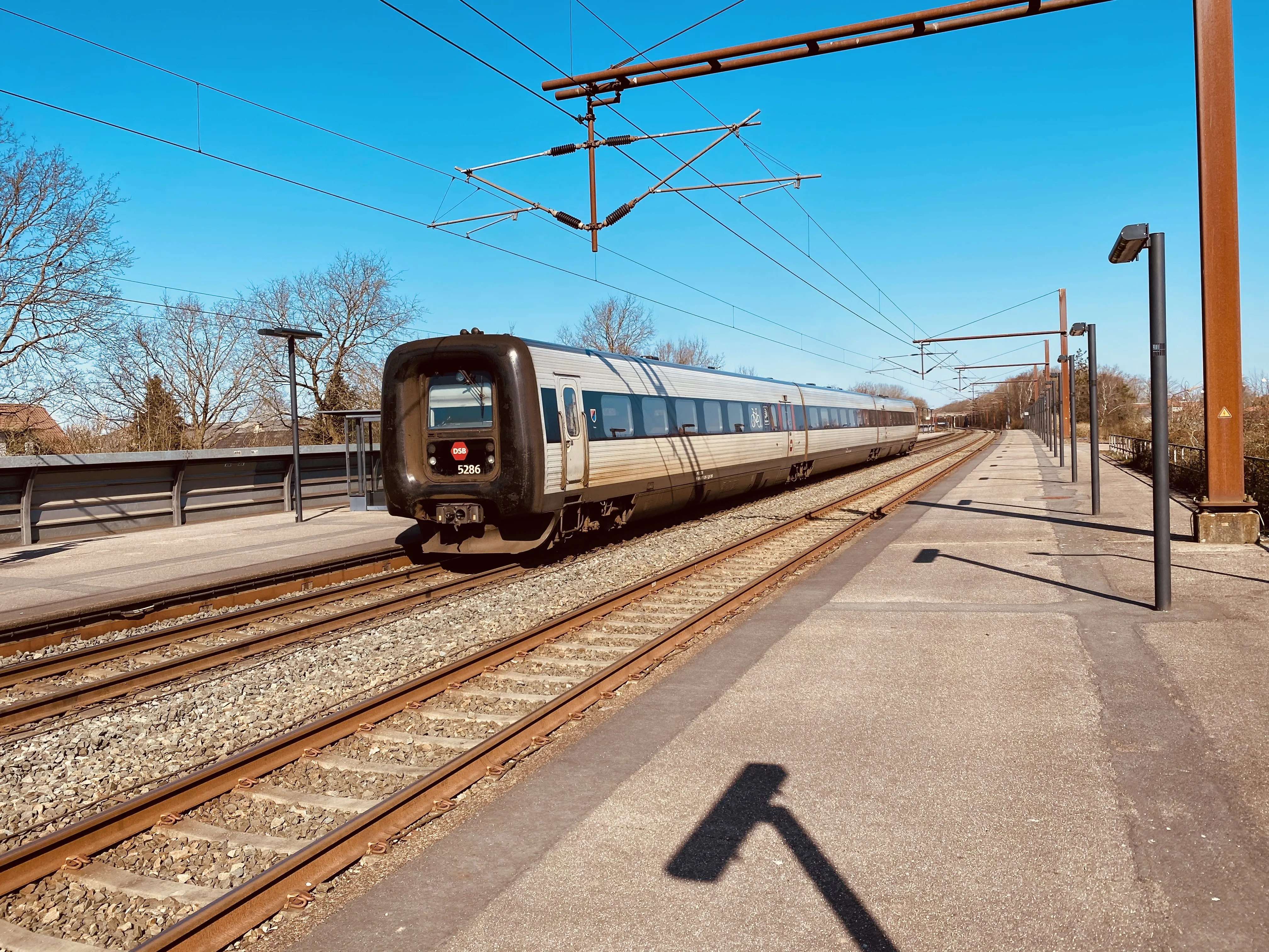 Billede af DSB MF 5086 fotograferet ud for Rødekro Station. Billede af DSB MF 5086 fotograferet ud for Rødekro Station.
