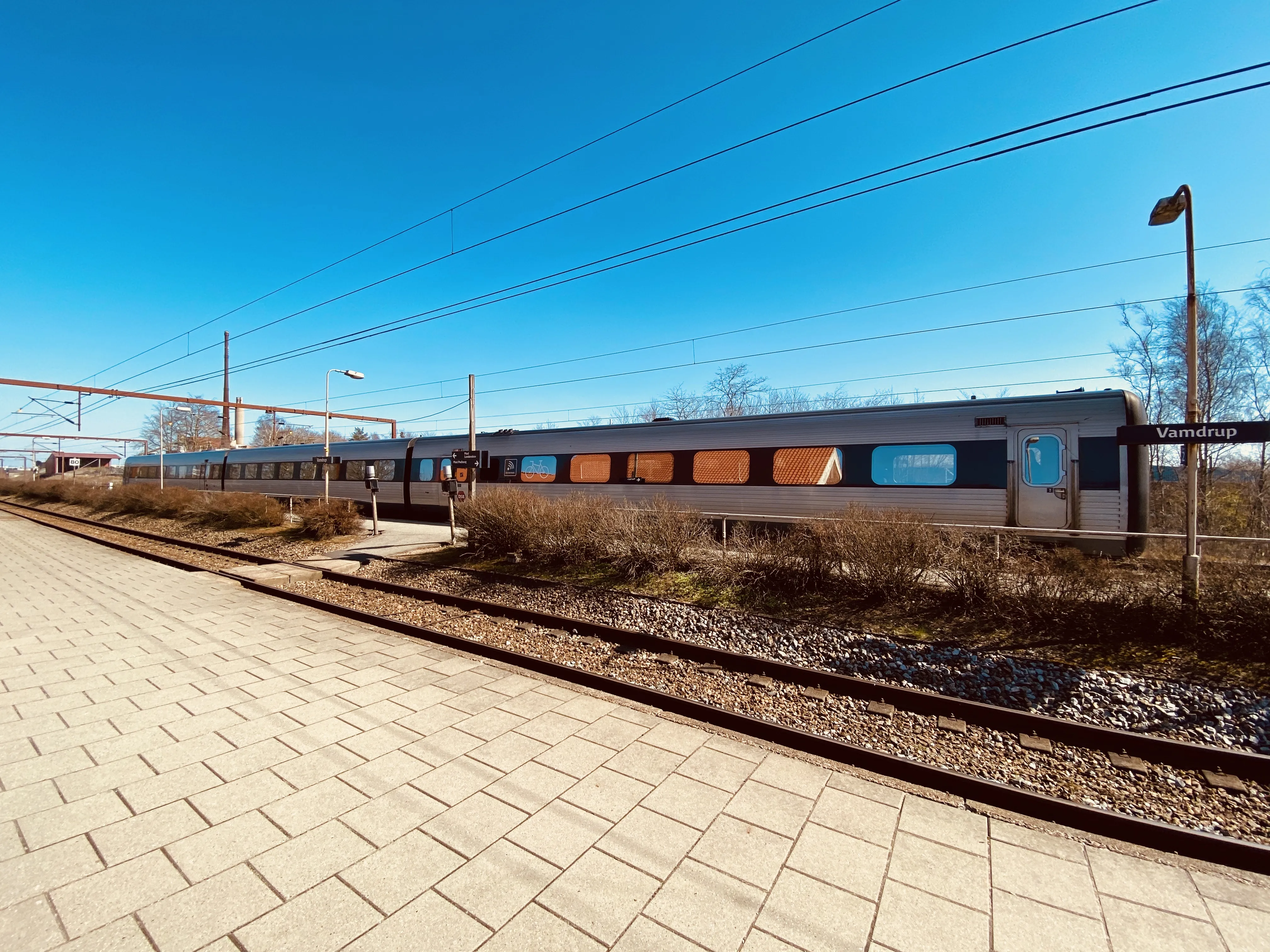 Billede af DSB MF 5086 fotograferet ud for Vamdrup Station. Billede af DSB MF 5086 fotograferet ud for Vamdrup Station.
