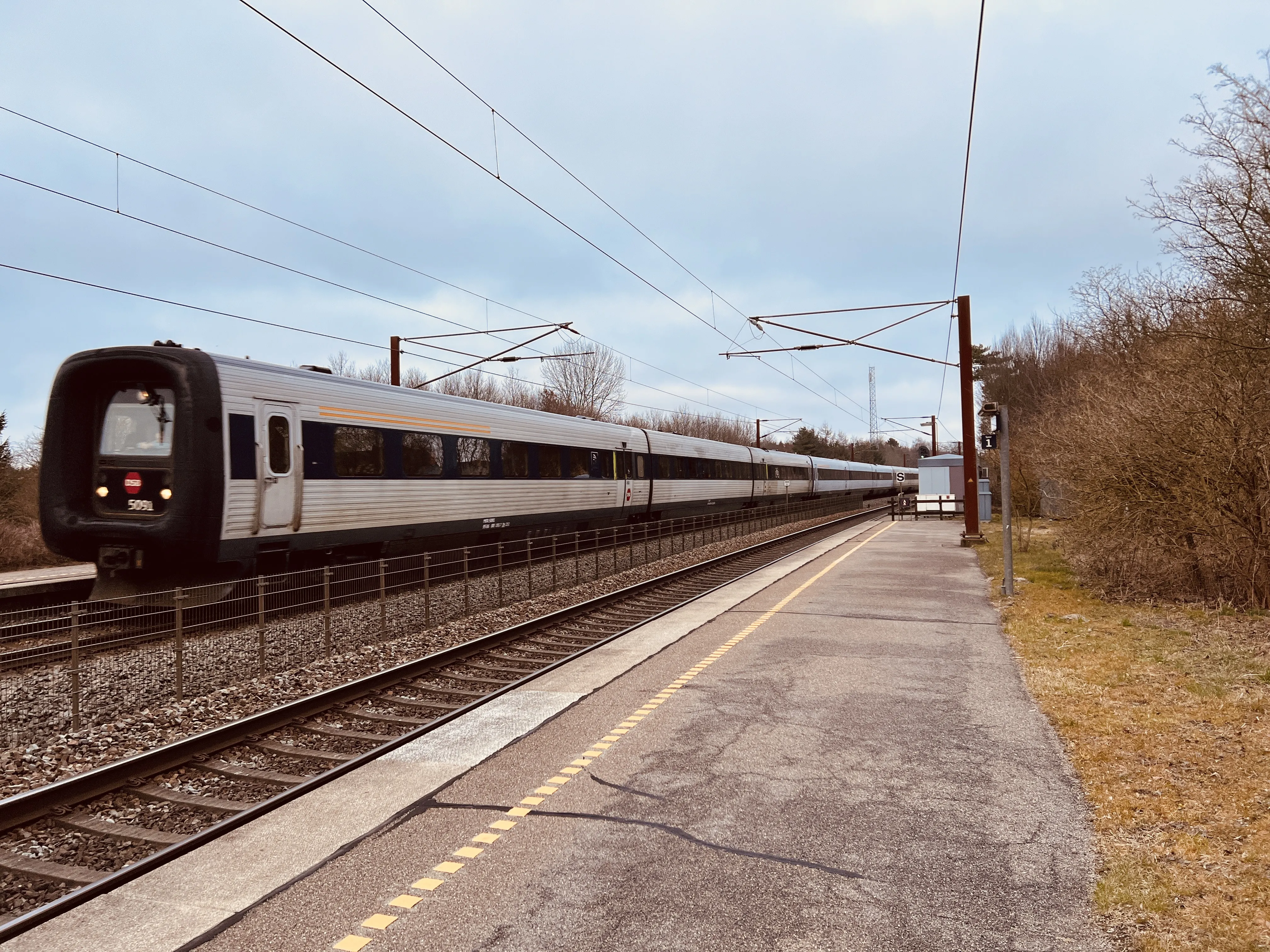Billede af DSB MF 5091 fotograferet ud for Holmstrup Trinbræt. Billede af DSB MF 5091 fotograferet ud for Holmstrup Trinbræt.