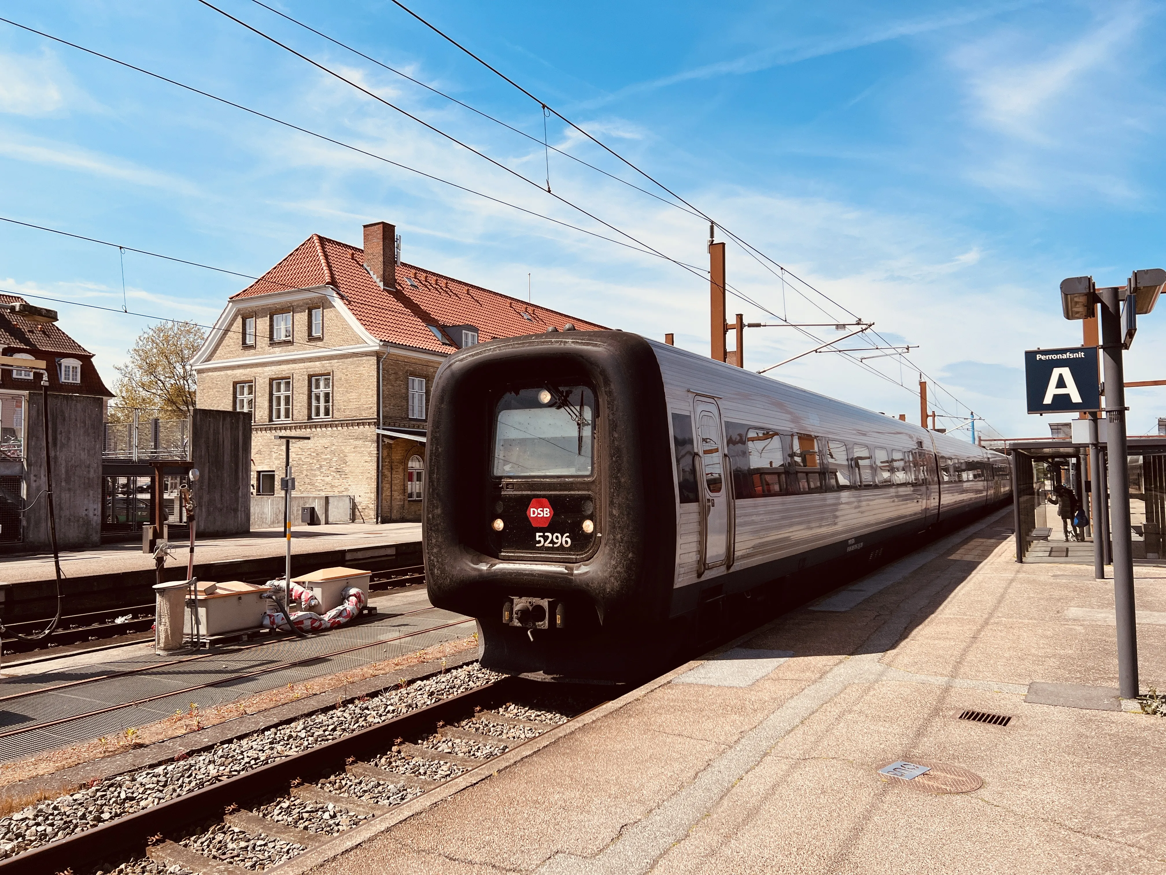 Billede af DSB MF 5096 fotograferet ud for Næstved Station. Billede af DSB MF 5096 fotograferet ud for Næstved Station.