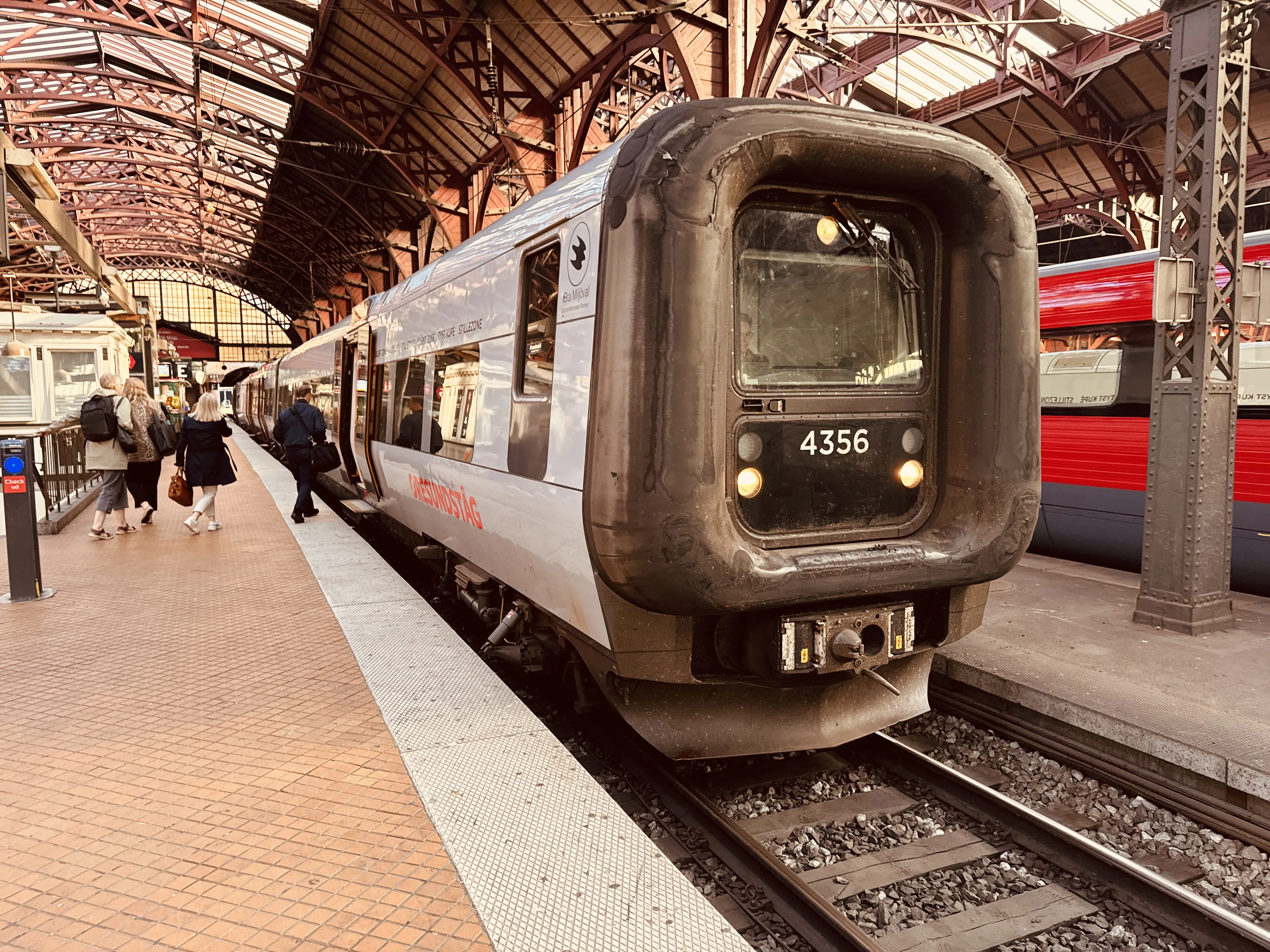 Billede af DSB ET 4356 fotograferet ud for København Hovedbanegård. Billede af DSB ET 4356 fotograferet ud for København Hovedbanegård.