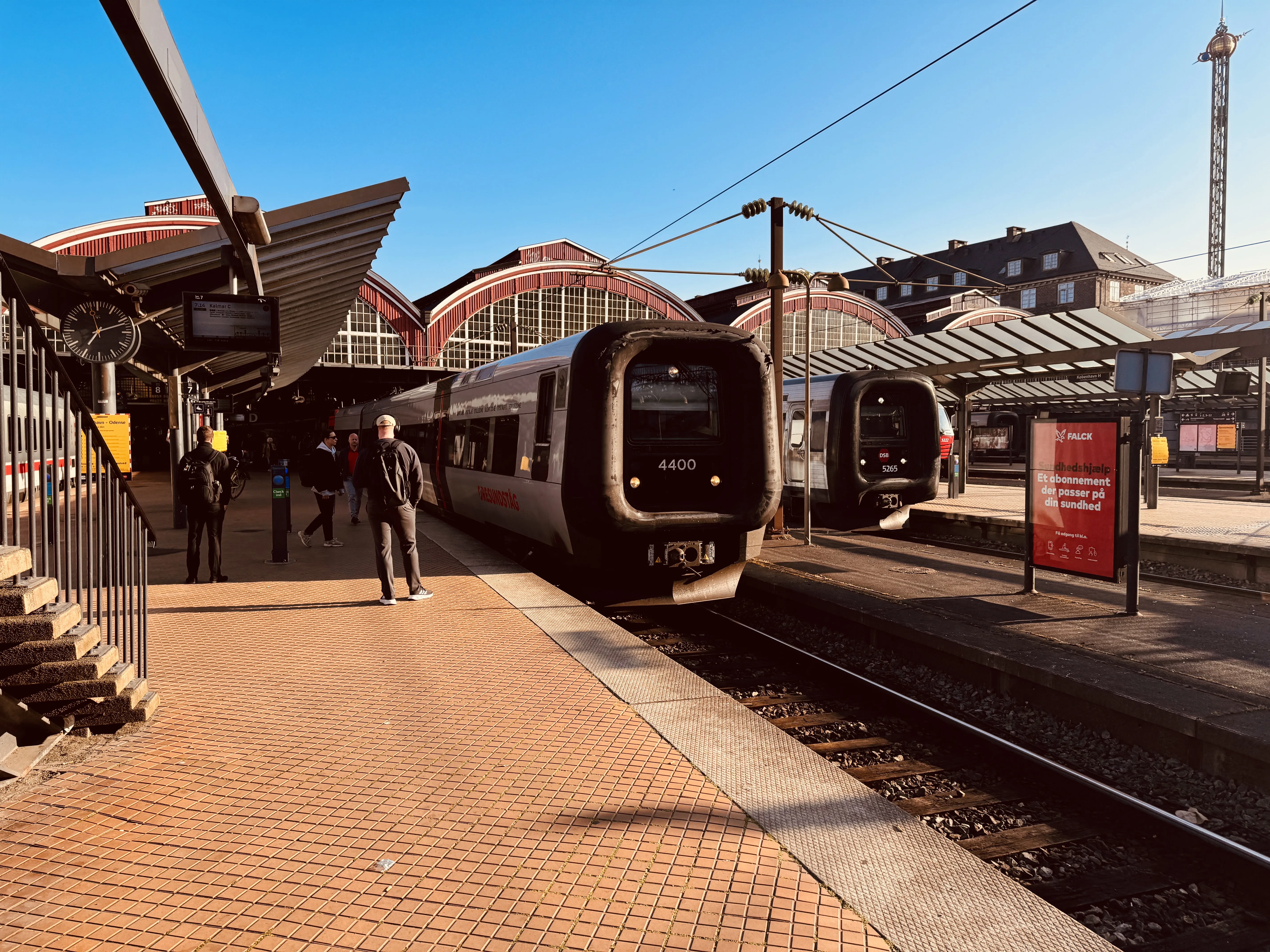 Billede af DSB ET 4400 fotograferet ud for København Hovedbanegård. Billede af DSB ET 4400 fotograferet ud for København Hovedbanegård.