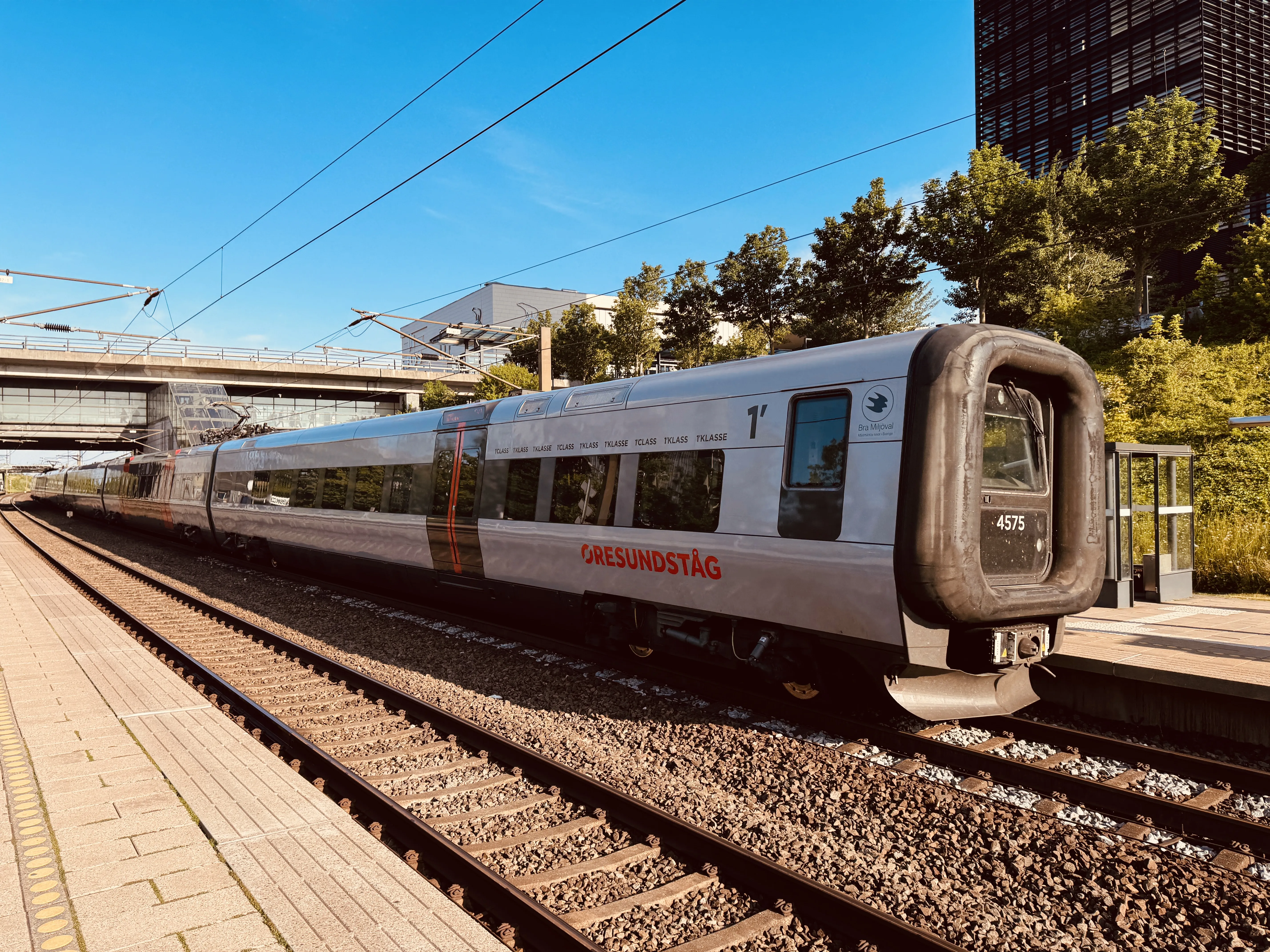 Billede af DSB ET 4375 fotograferet ud for Ørestad Trinbræt. Billede af DSB ET 4375 fotograferet ud for Ørestad Trinbræt.
