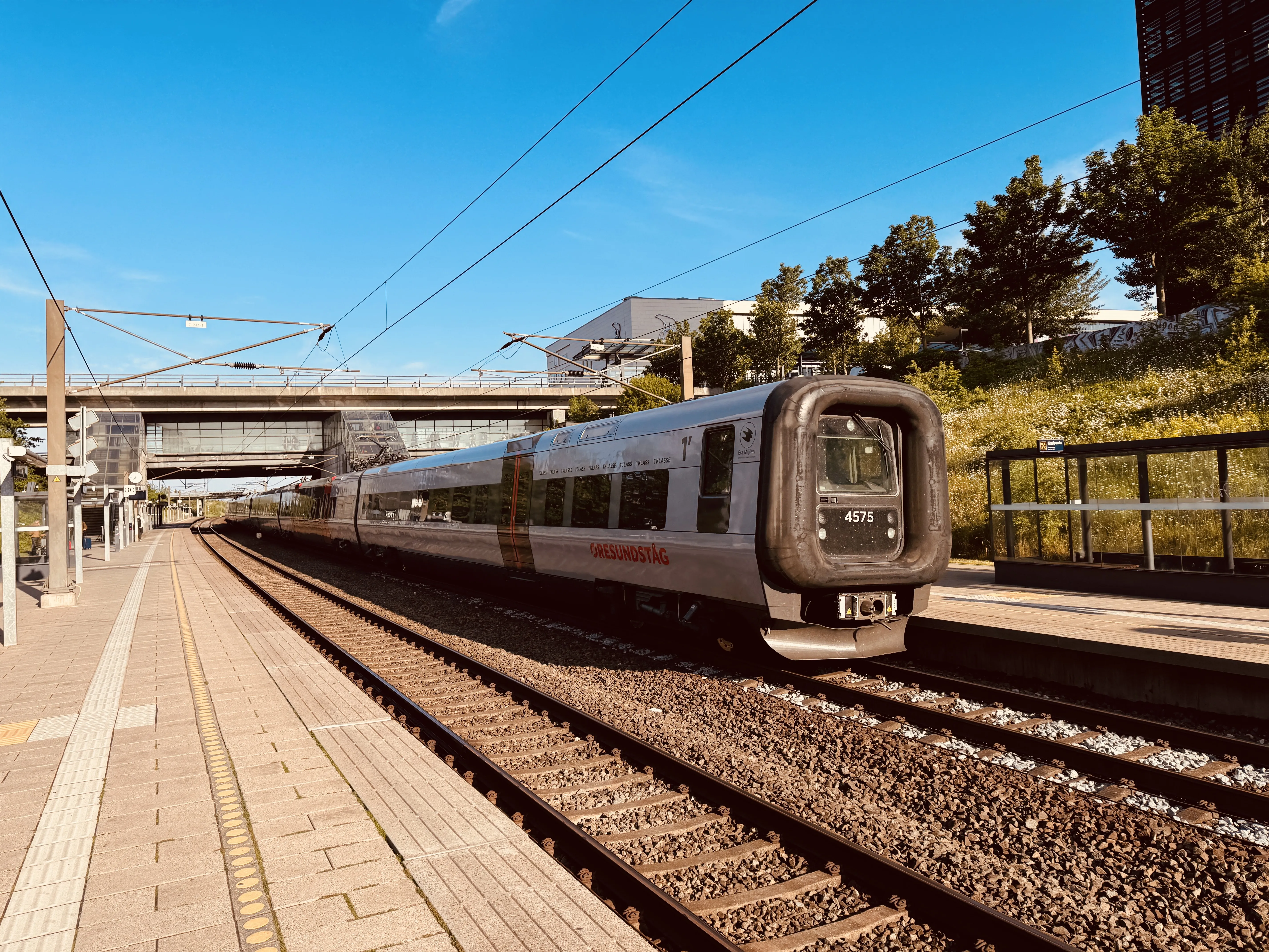 Billede af DSB ET 4375 fotograferet ud for Ørestad Trinbræt. Billede af DSB ET 4375 fotograferet ud for Ørestad Trinbræt.