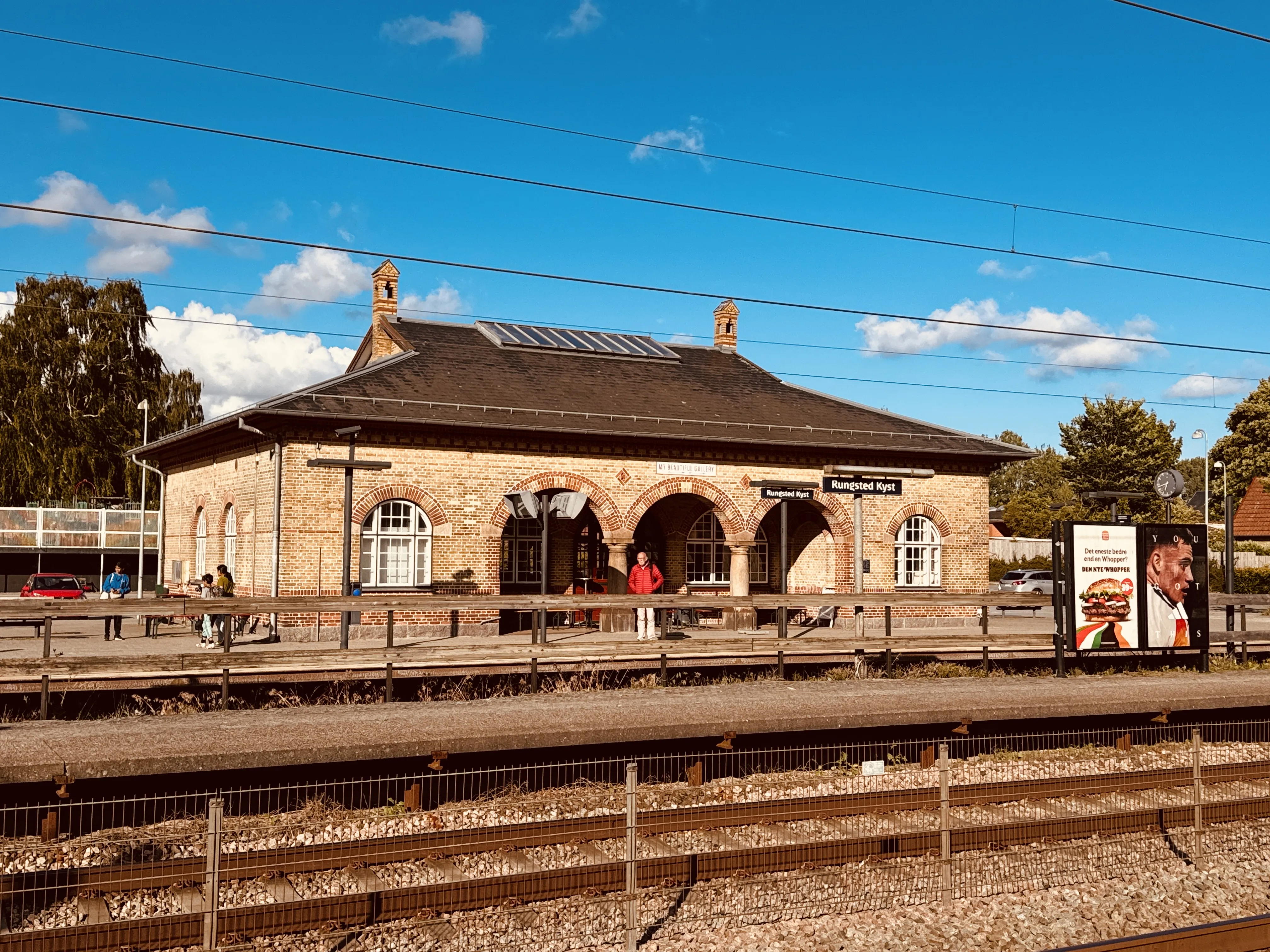 Billede af ventebygningen ved Rungsted Kyst Station. Billede af ventebygningen ved Rungsted Kyst Station.