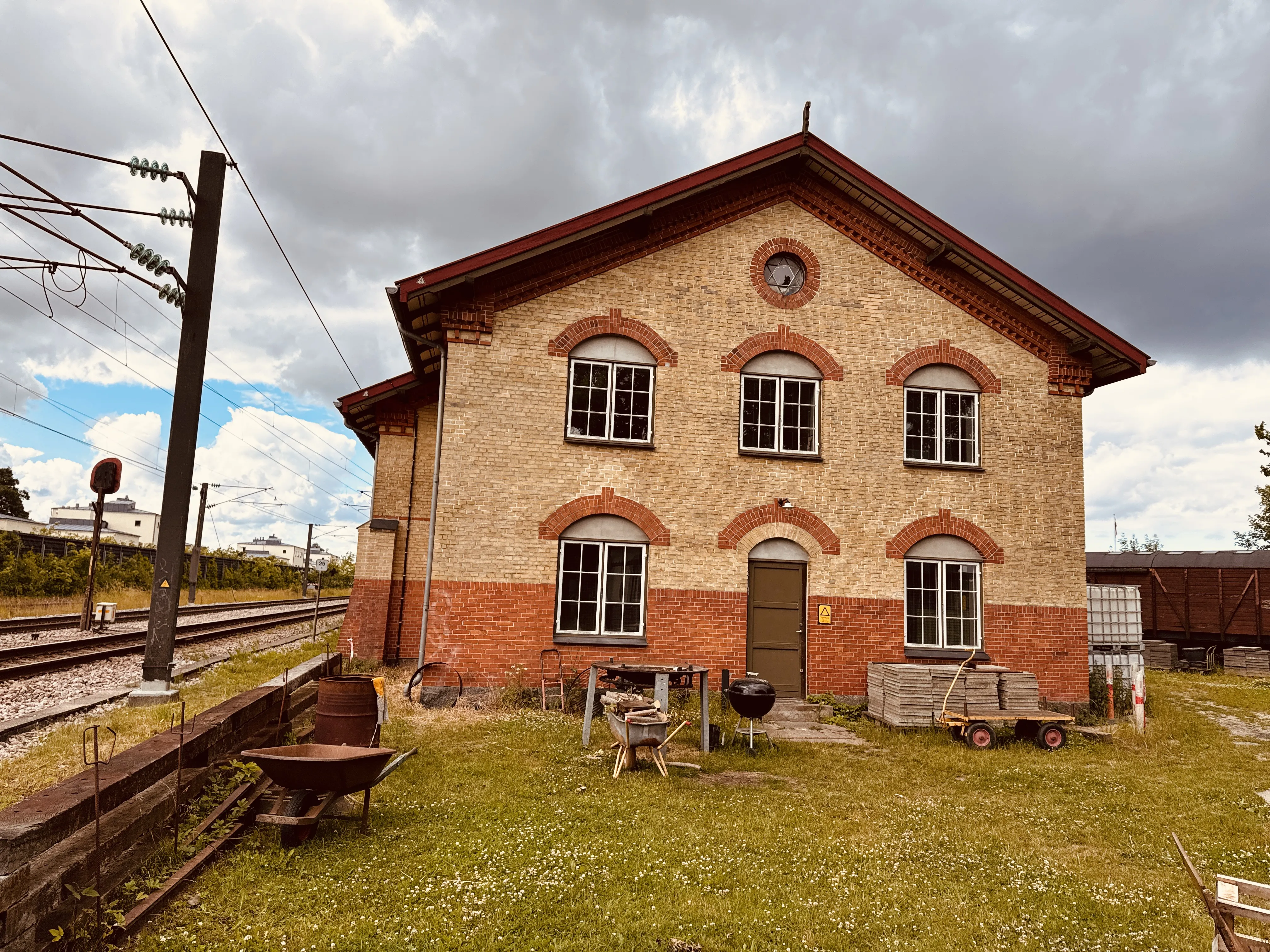 Billede af Rungsted Kyst Stations remise. Billede af Rungsted Kyst Stations remise.