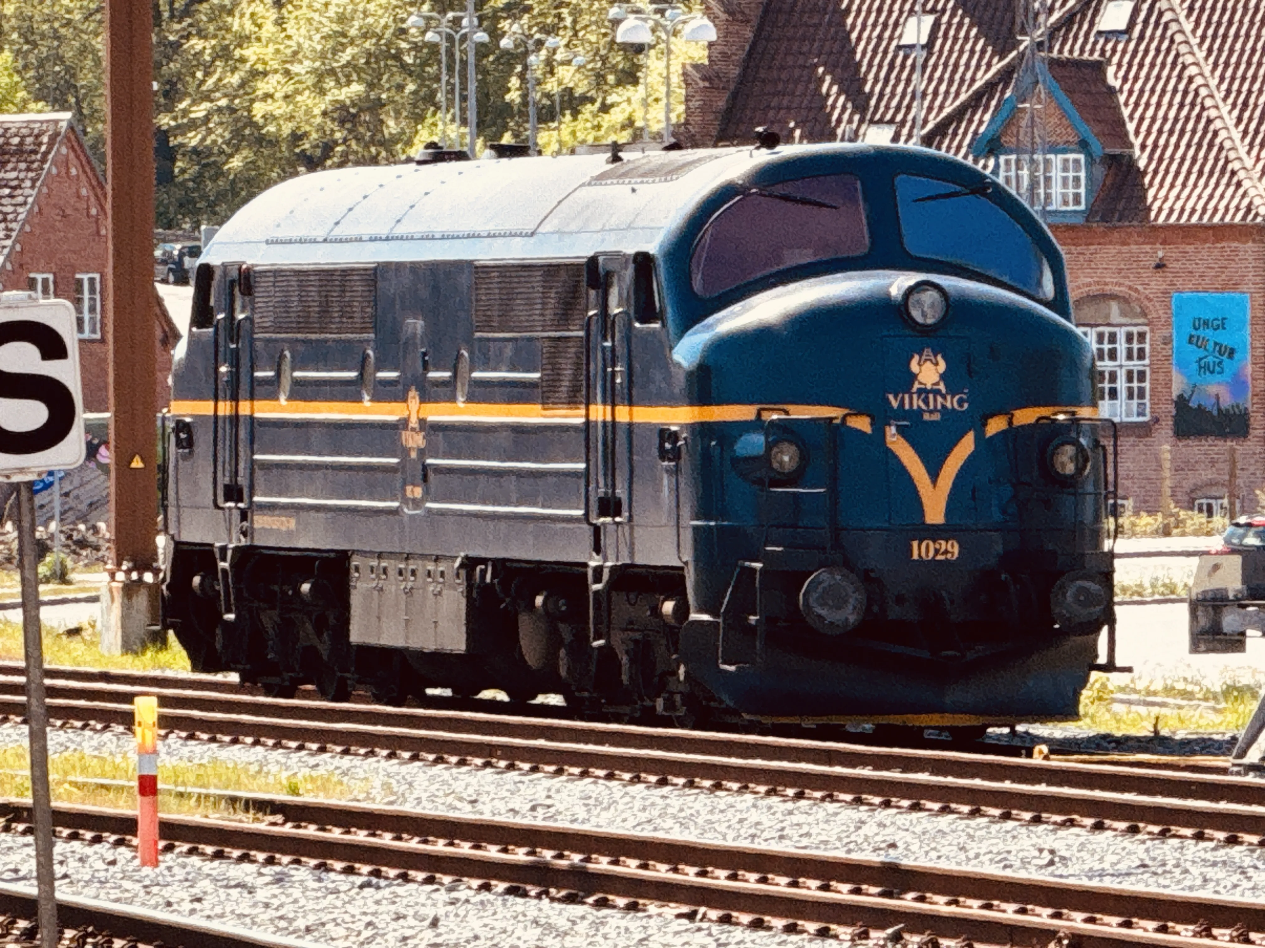 Billede af VIK MX 1029, tidligere DSB MX 1029 fotograferet ud for Vejle Station. Billede af VIK MX 1029, tidligere DSB MX 1029 fotograferet ud for Vejle Station.