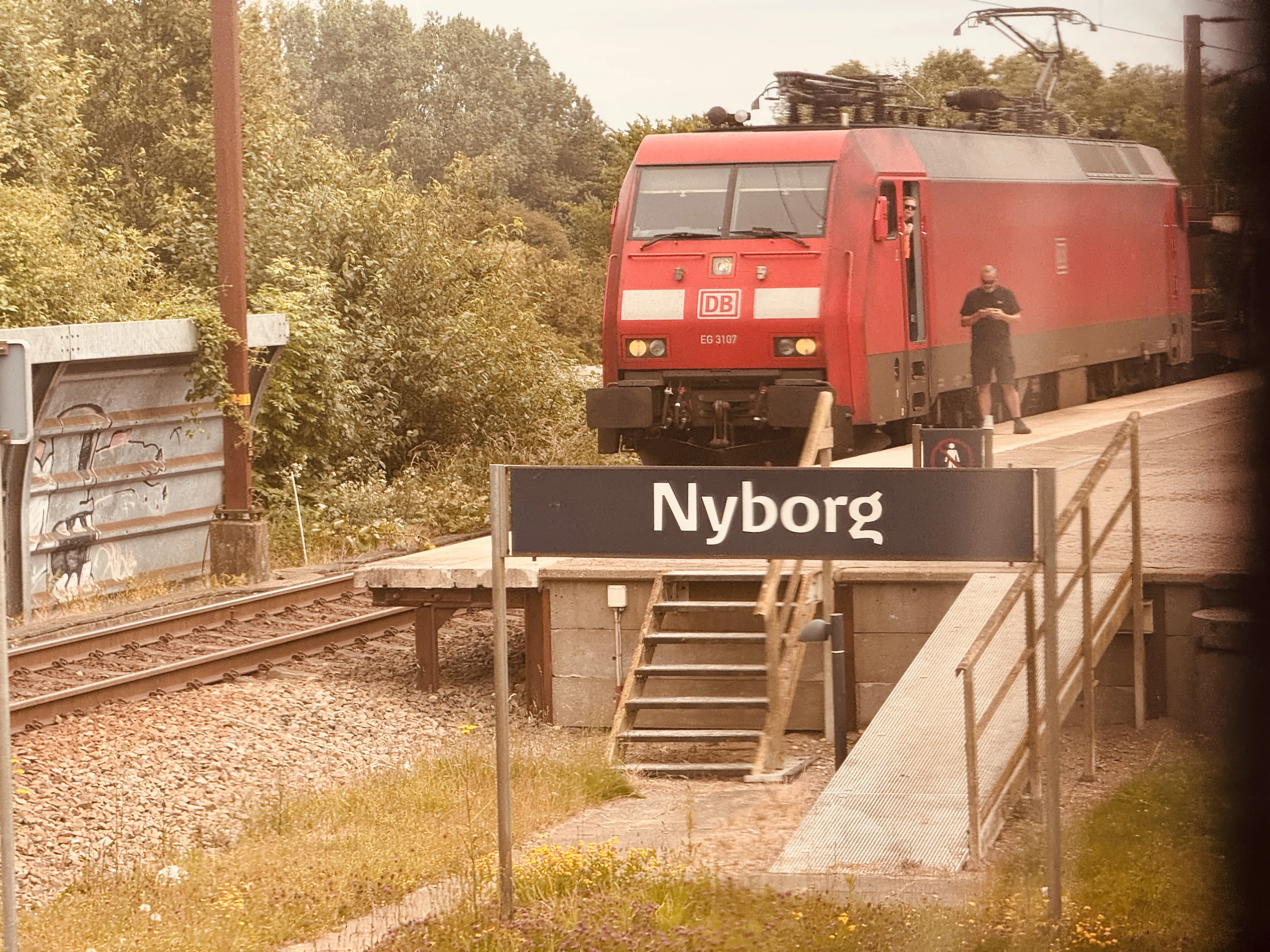 Billede af DBCSC EG 3107, tidligere DSB EG 3107 fotograferet ud for Nyborg Station. Billede af DBCSC EG 3107, tidligere DSB EG 3107 fotograferet ud for Nyborg Station.