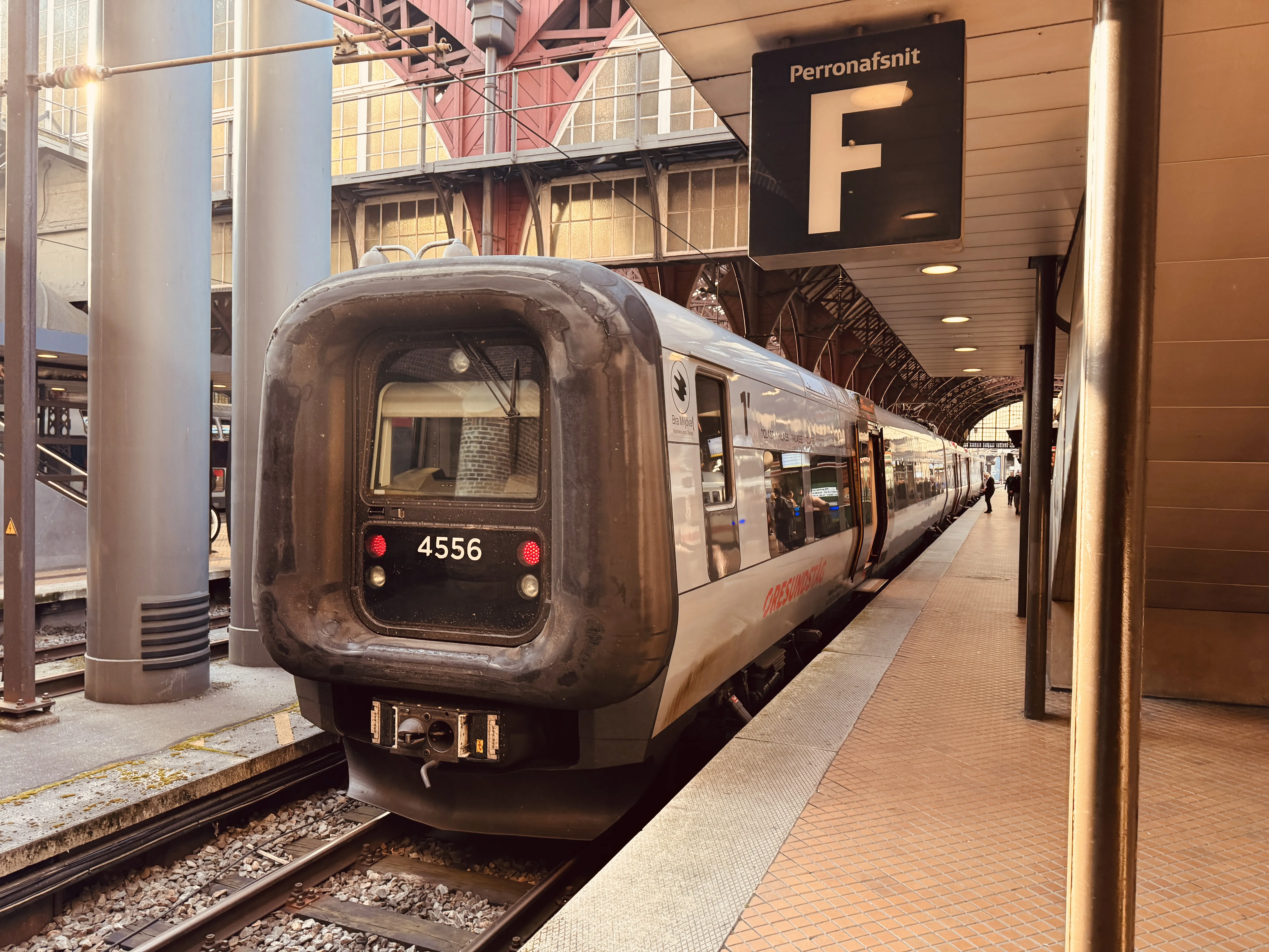 Billede af DSB ET 4356 fotograferet ud for København Hovedbanegård. Billede af DSB ET 4356 fotograferet ud for København Hovedbanegård.