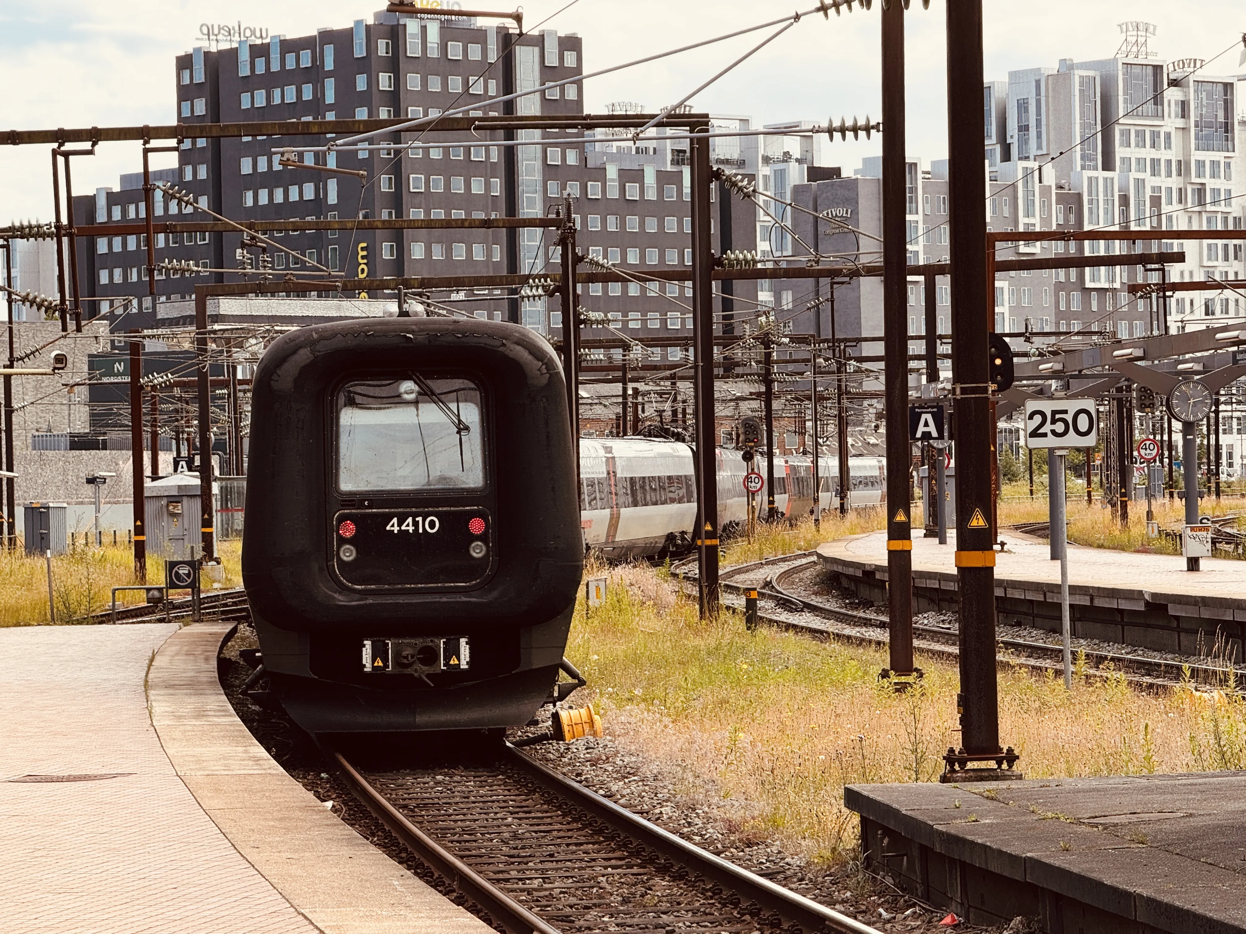 Billede af DSB ET 4410 fotograferet ud for København Hovedbanegård. Billede af DSB ET 4410 fotograferet ud for København Hovedbanegård.