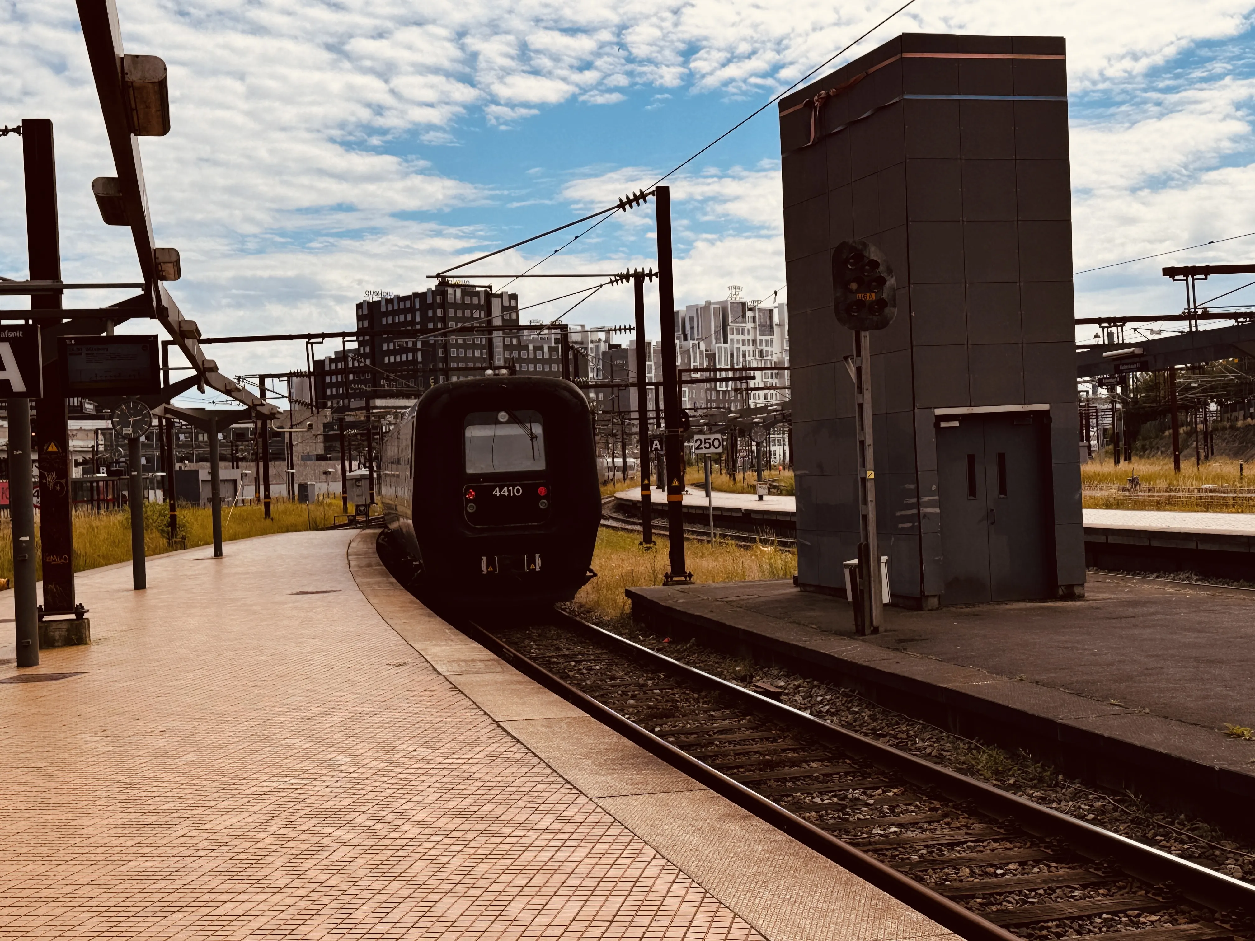 Billede af DSB ET 4410 fotograferet ud for København Hovedbanegård. Billede af DSB ET 4410 fotograferet ud for København Hovedbanegård.