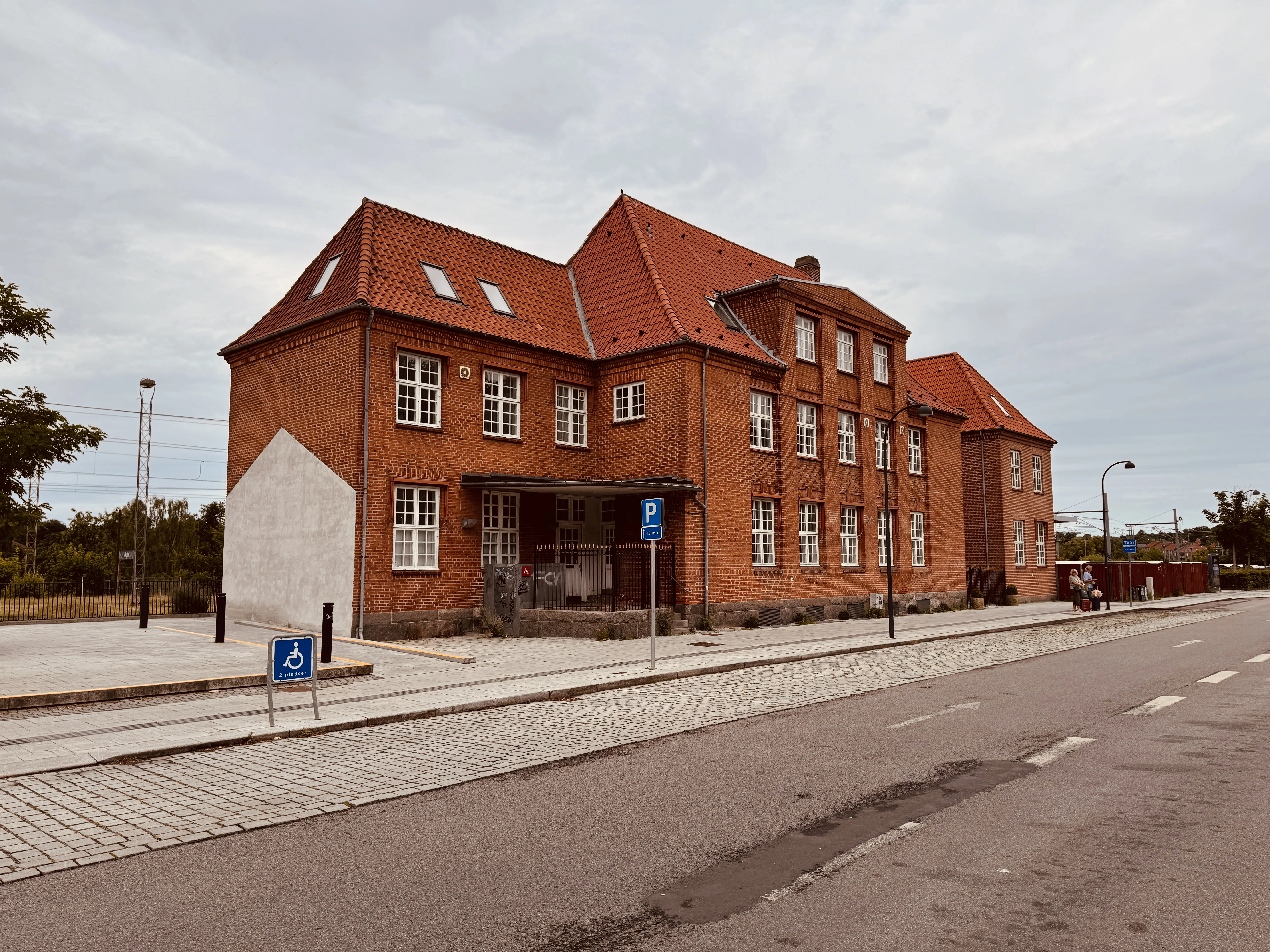 Billede af det gamle posthus ud for Holte Station. Billede af det gamle posthus ud for Holte Station.