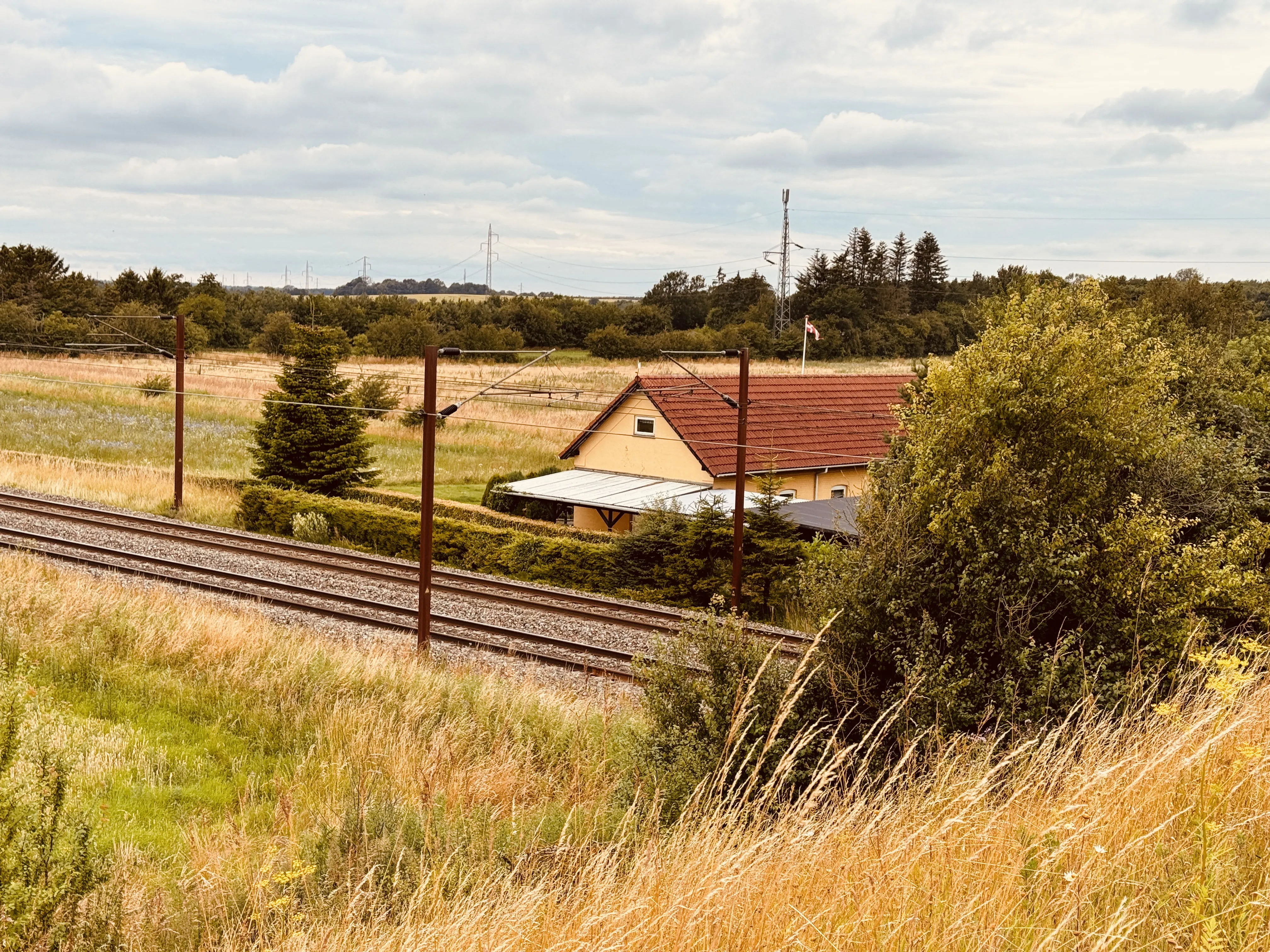 Billede af Bringstrup Trinbræt - Trinbræt er nedrevet, men Bringstrup Trinbræt har ligget her ved det gamle vogterhus. Billede af Bringstrup Trinbræt - Trinbræt er nedrevet, men Bringstrup Trinbræt har ligget her ved det gamle vogterhus.