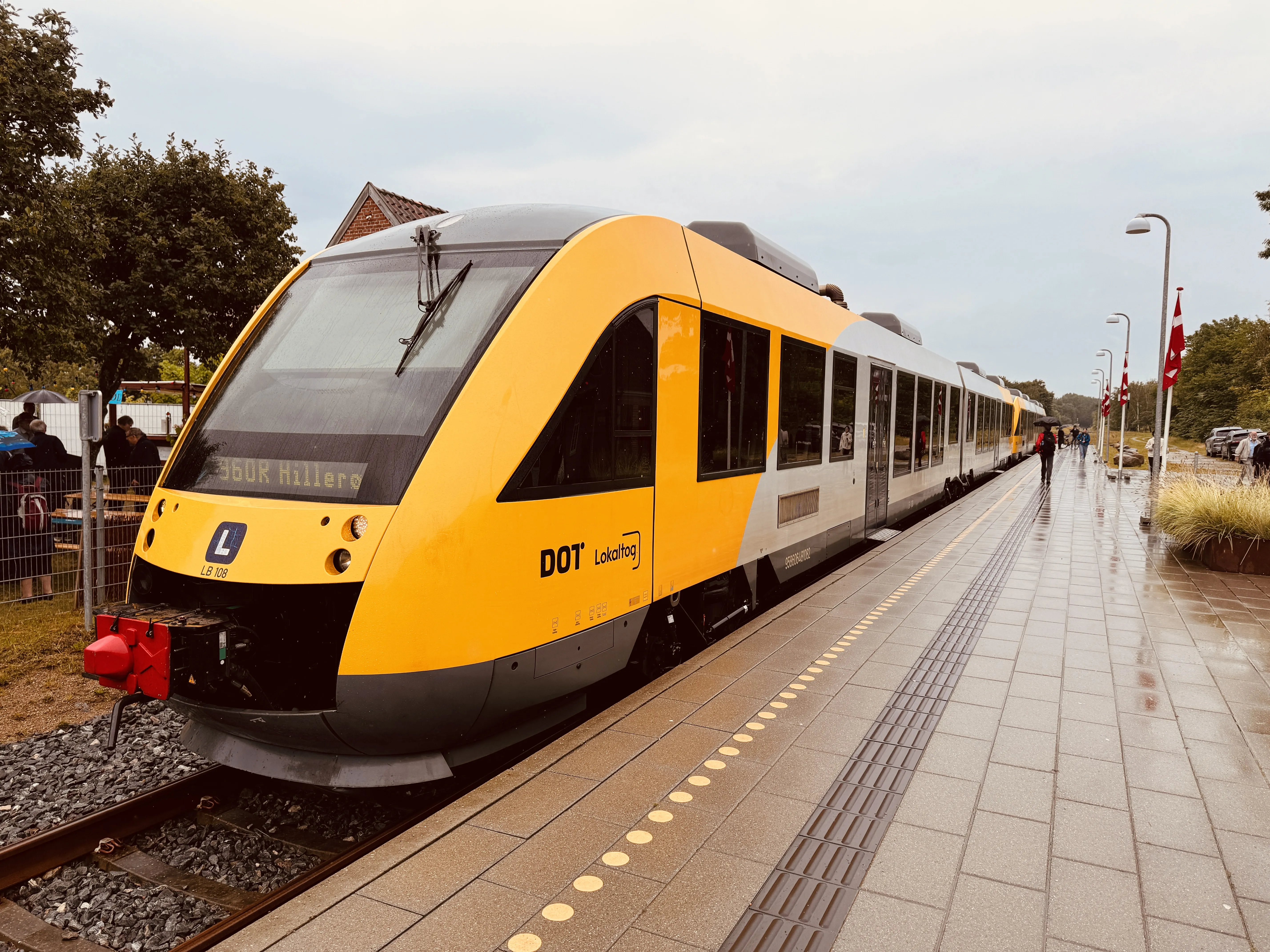 Billede af LT 108-208, tidligere LB 108-208 fotograferet ud for Tisvildeleje Station. Billede af LT 108-208, tidligere LB 108-208 fotograferet ud for Tisvildeleje Station.
