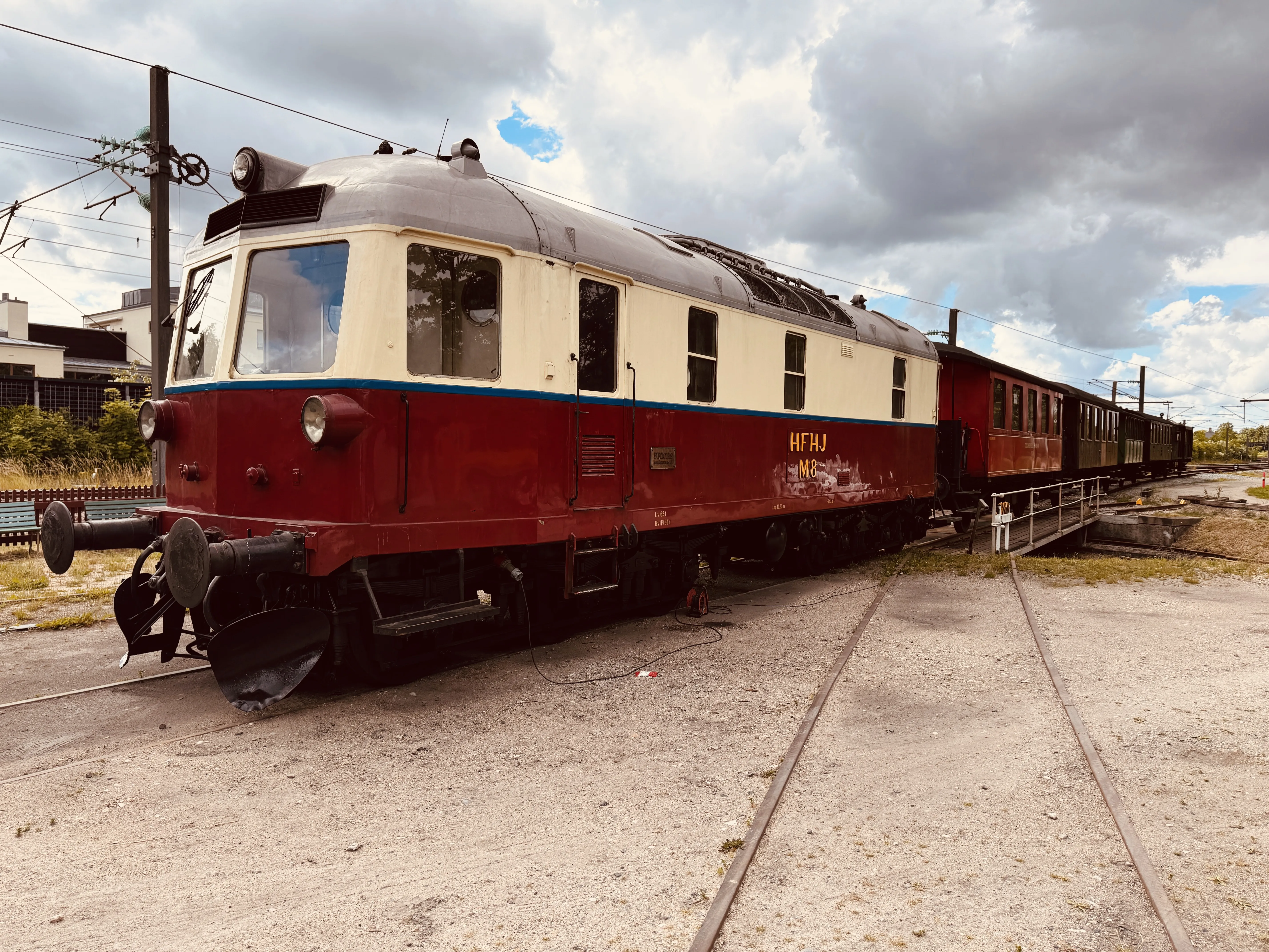 Billede af HFHJ M 8 fotograferet ud for Rungsted Kyst Station.