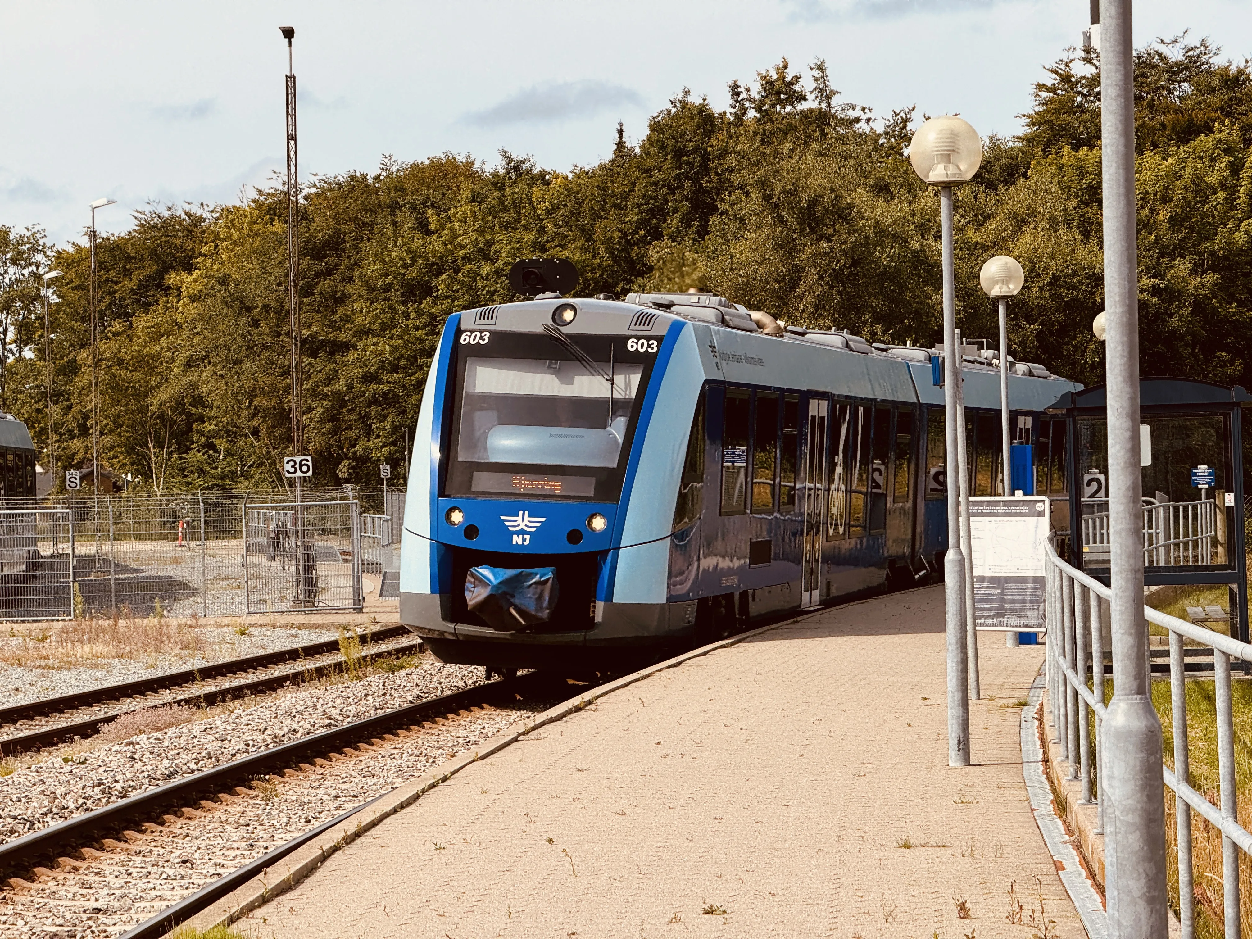 Billede af NJJ LM 603 fotograferet ud for Kvægtorvet Trinbræt. Billede af NJJ LM 603 fotograferet ud for Kvægtorvet Trinbræt.