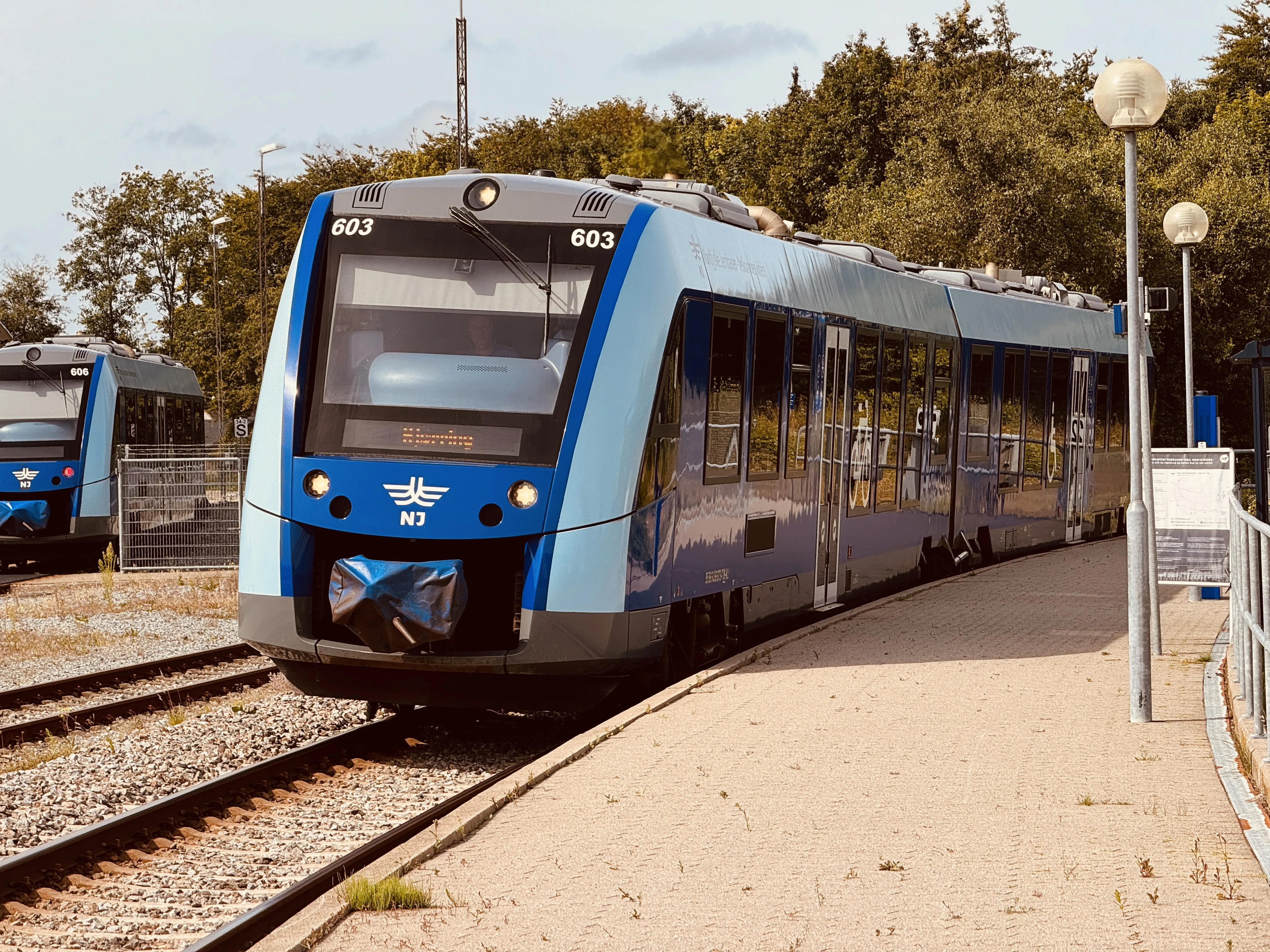 Billede af NJJ LM 603 fotograferet ud for Kvægtorvet Trinbræt. Billede af NJJ LM 603 fotograferet ud for Kvægtorvet Trinbræt.