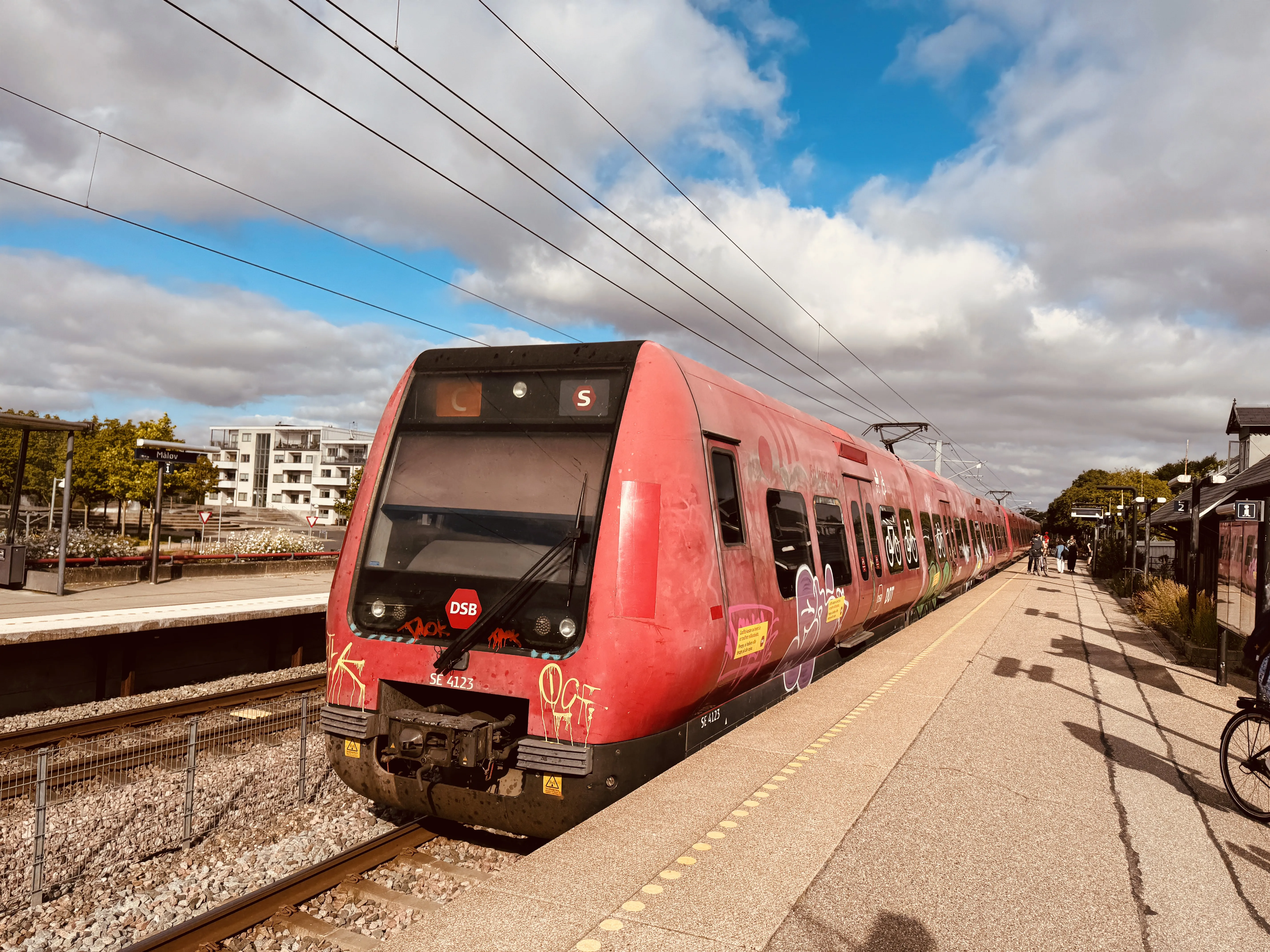 Billede af DSB SE 4123 fotograferet ud for Måløv Station. Billede af DSB SE 4123 fotograferet ud for Måløv Station.
