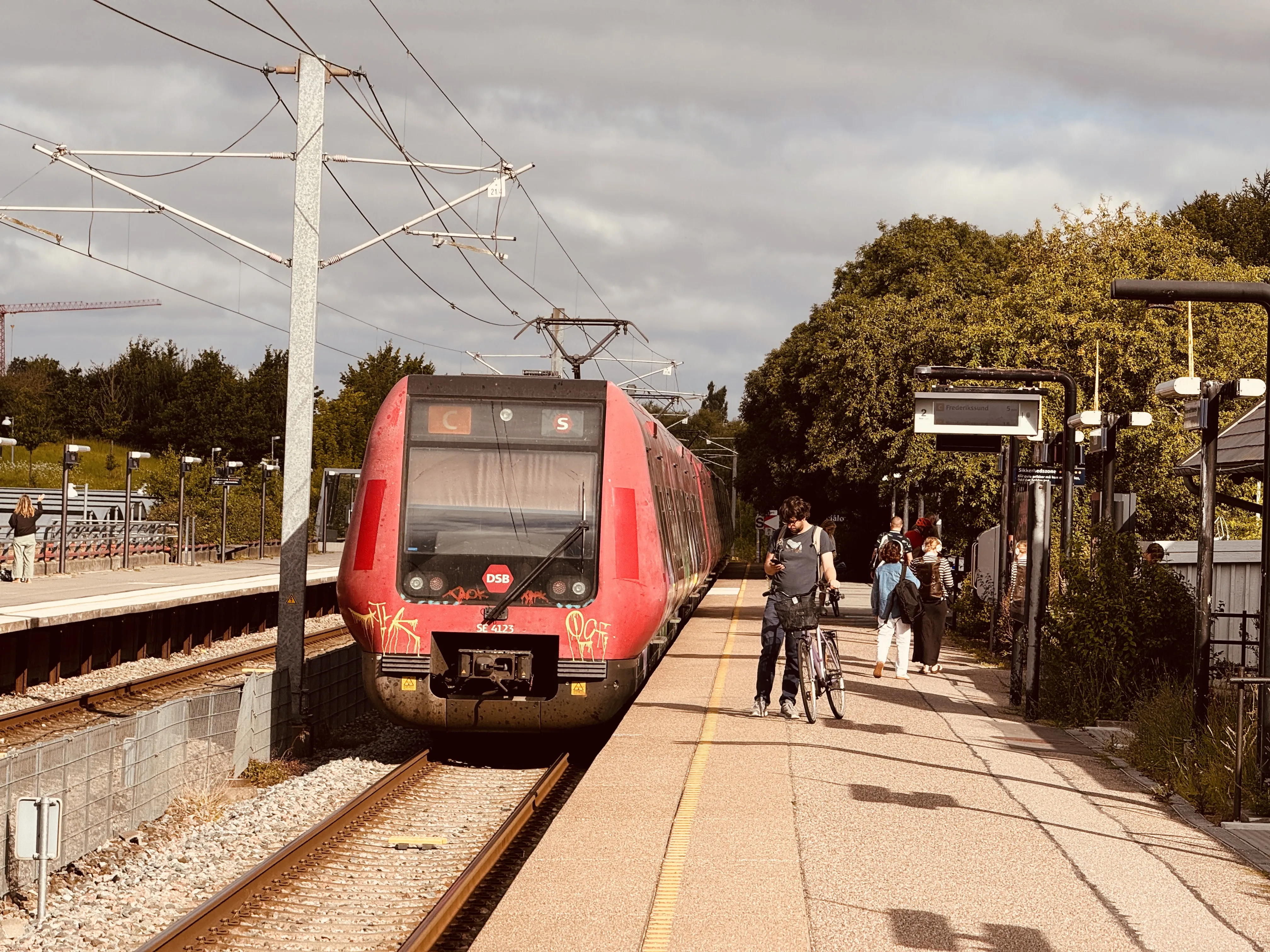 Billede af DSB SE 4123 fotograferet ud for Måløv Station. Billede af DSB SE 4123 fotograferet ud for Måløv Station.