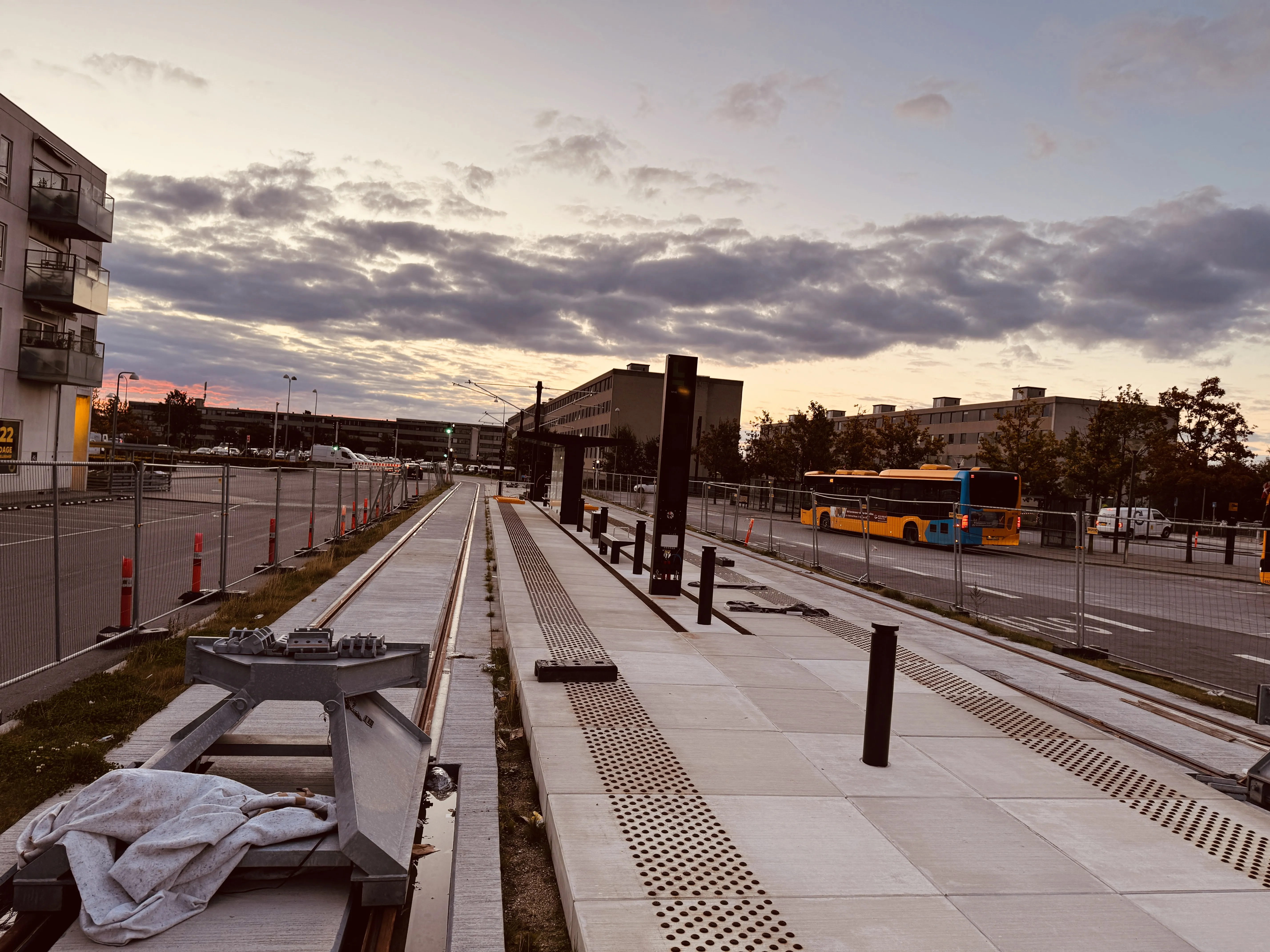 Billede af Ishøj Station Letbanestation, som her er under opførelse. Billede af Ishøj Station Letbanestation, som her er under opførelse.