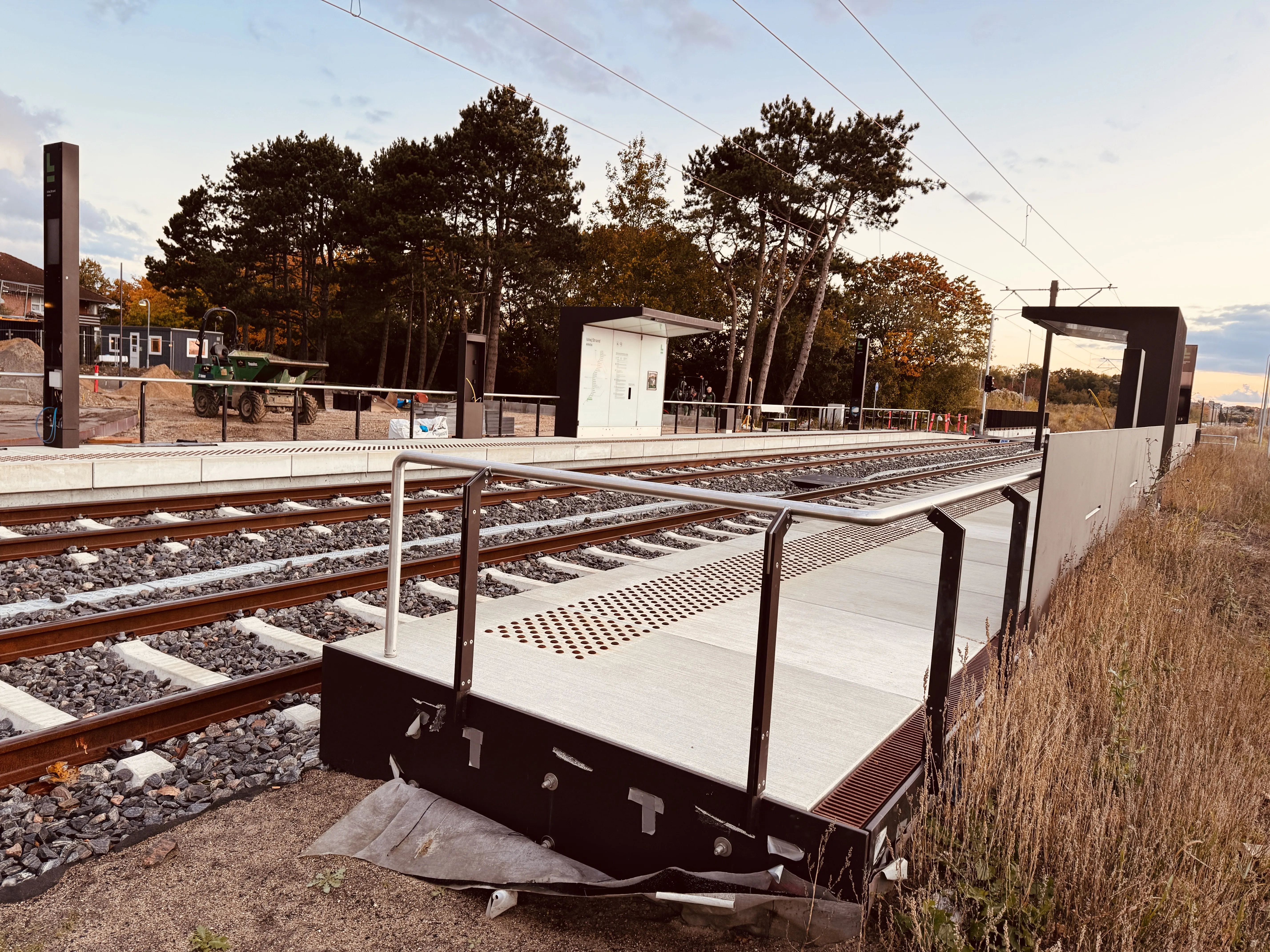 Billede af Ishøj Strand - ARKEN Letbanestation. Billede af Ishøj Strand - ARKEN Letbanestation.