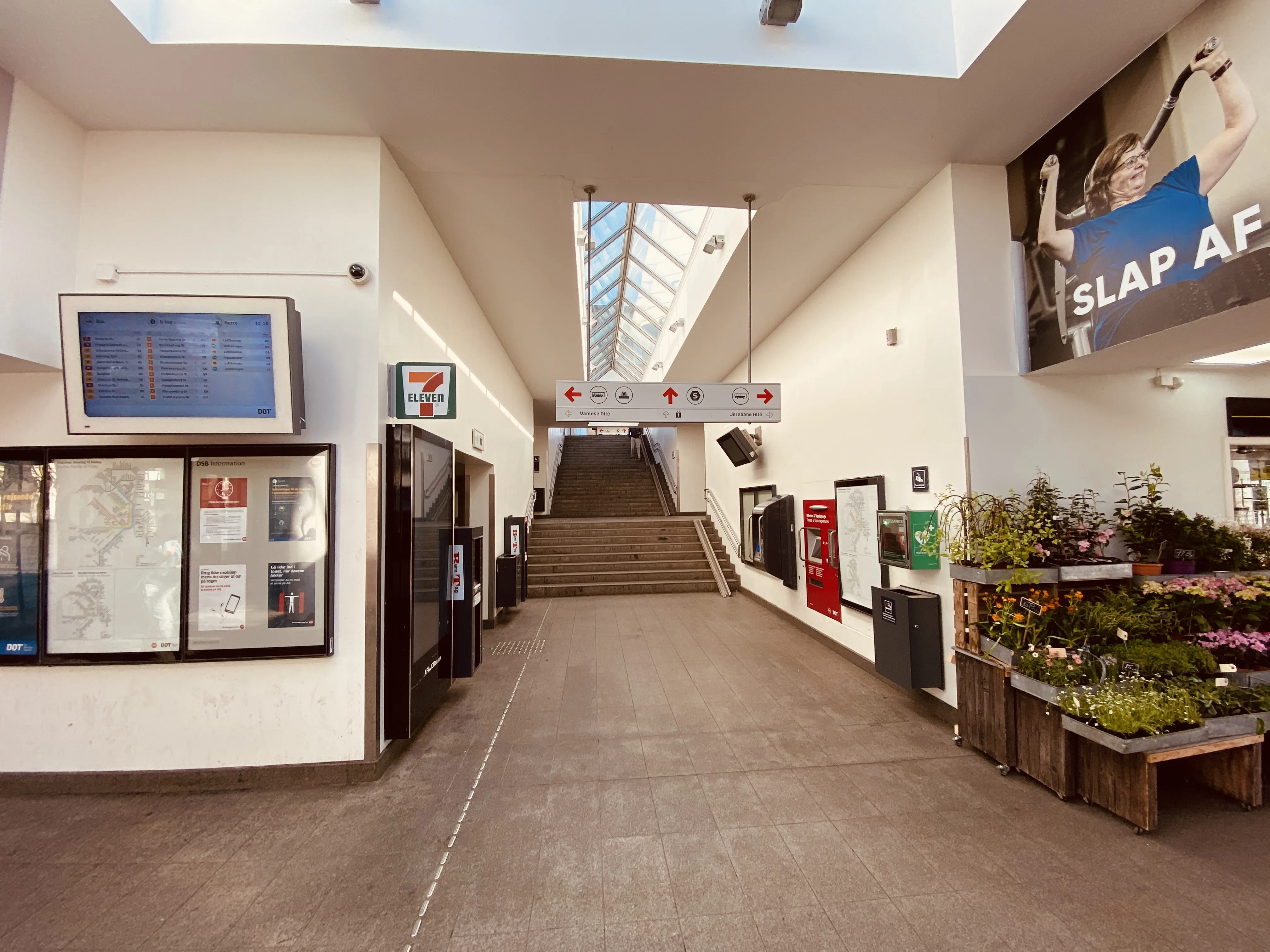 Billede af Vanløse S-togsstation. Billede af Vanløse S-togsstation.