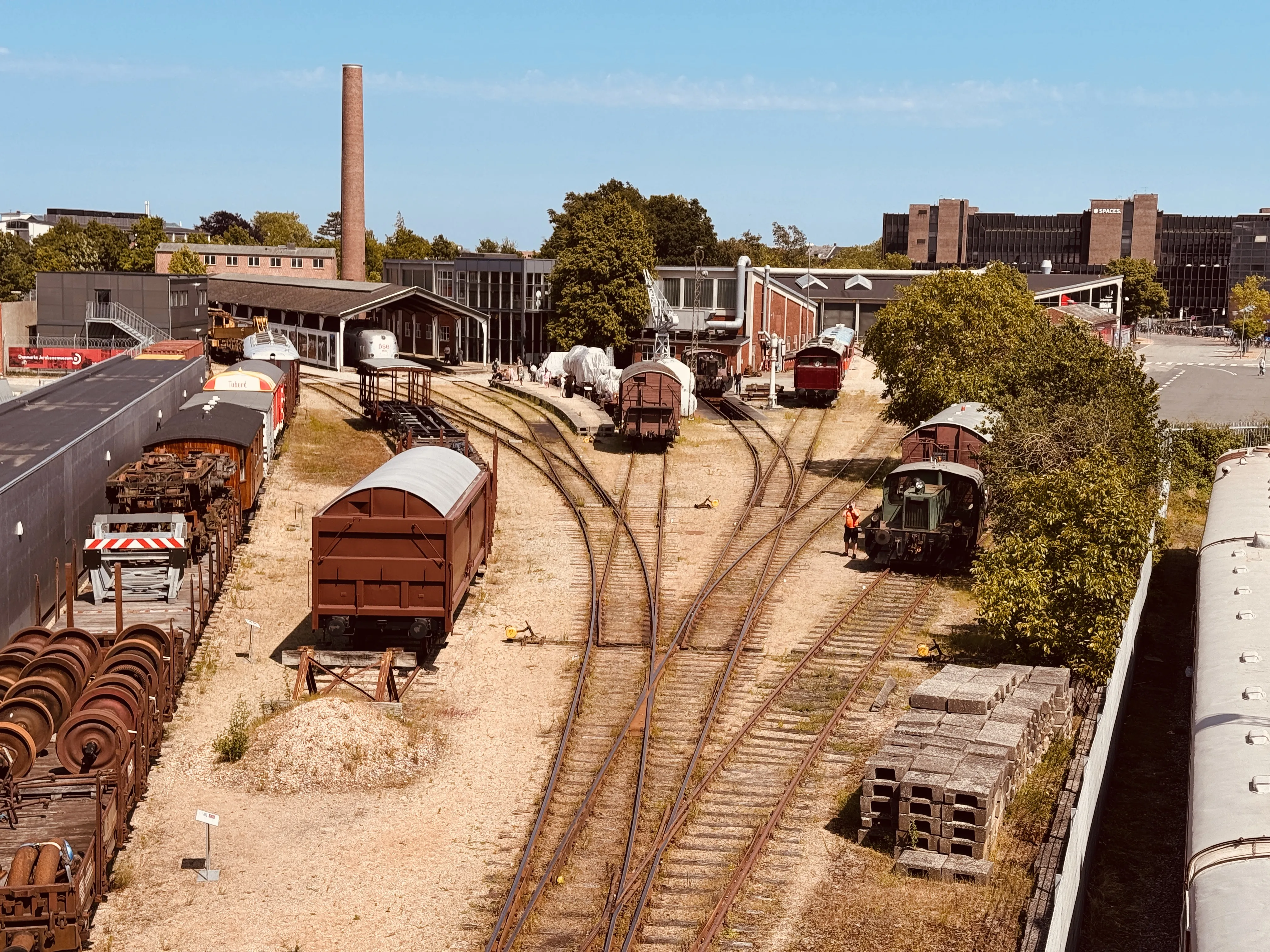 Danmarks Jernbanemuseum fejrer 50 års jubilæum i solskin og damp.