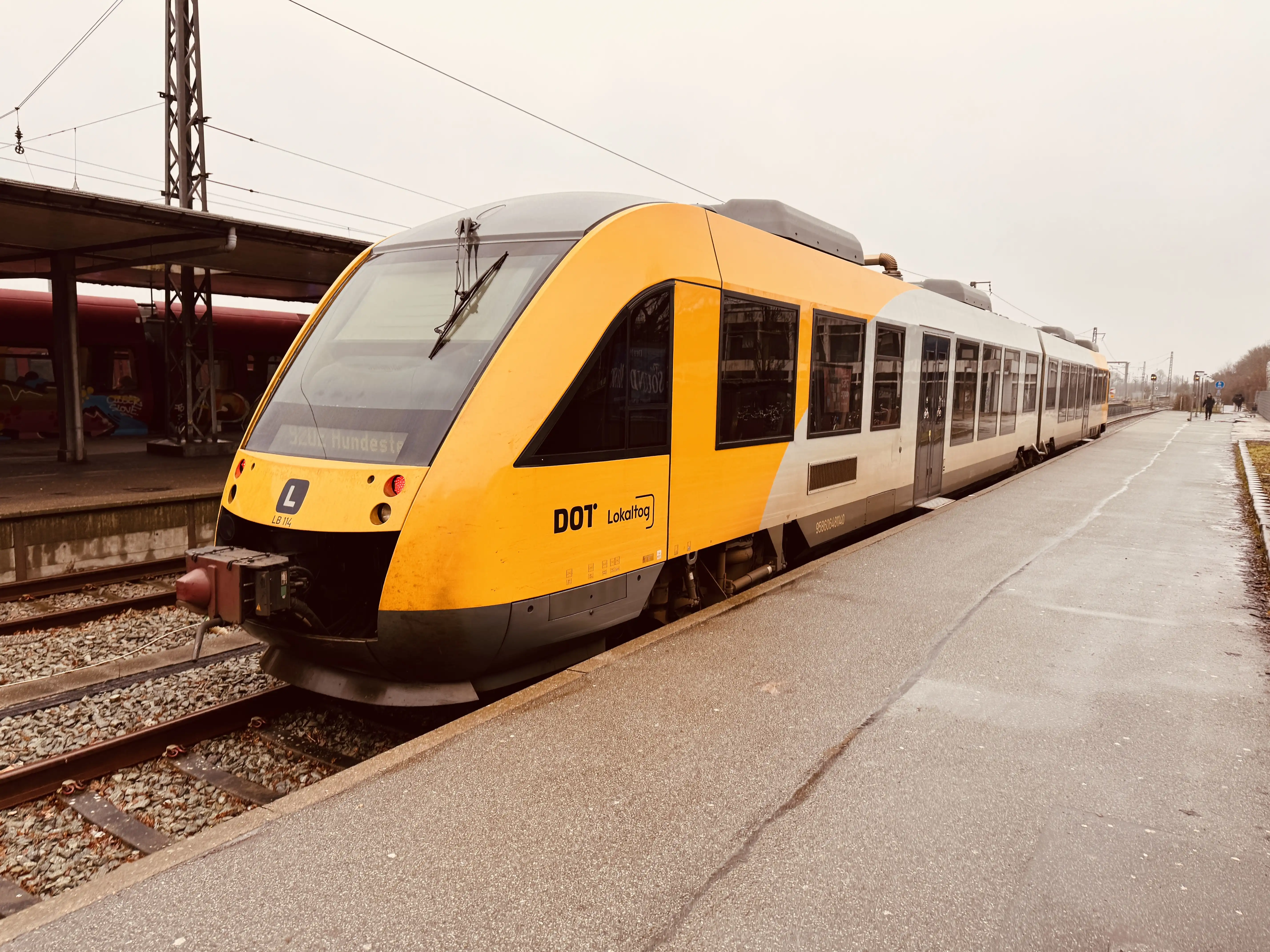 Billede af LT 114-214, tidligere LB 114-214 fotograferet ud for Hillerød Station. Billede af LT 114-214, tidligere LB 114-214 fotograferet ud for Hillerød Station.
