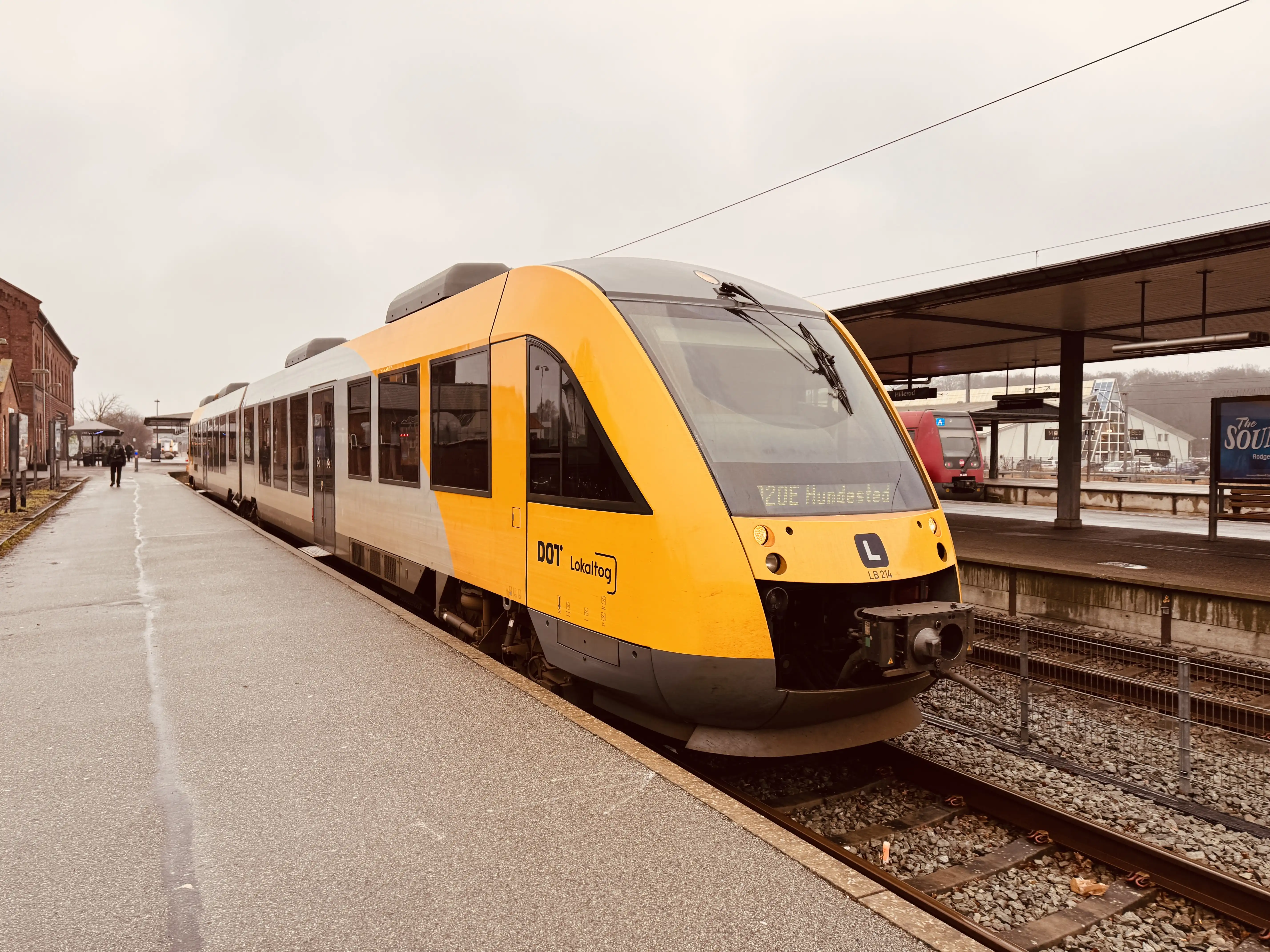 Billede af LT 114-214, tidligere LB 114-214 fotograferet ud for Hillerød Station. Billede af LT 114-214, tidligere LB 114-214 fotograferet ud for Hillerød Station.
