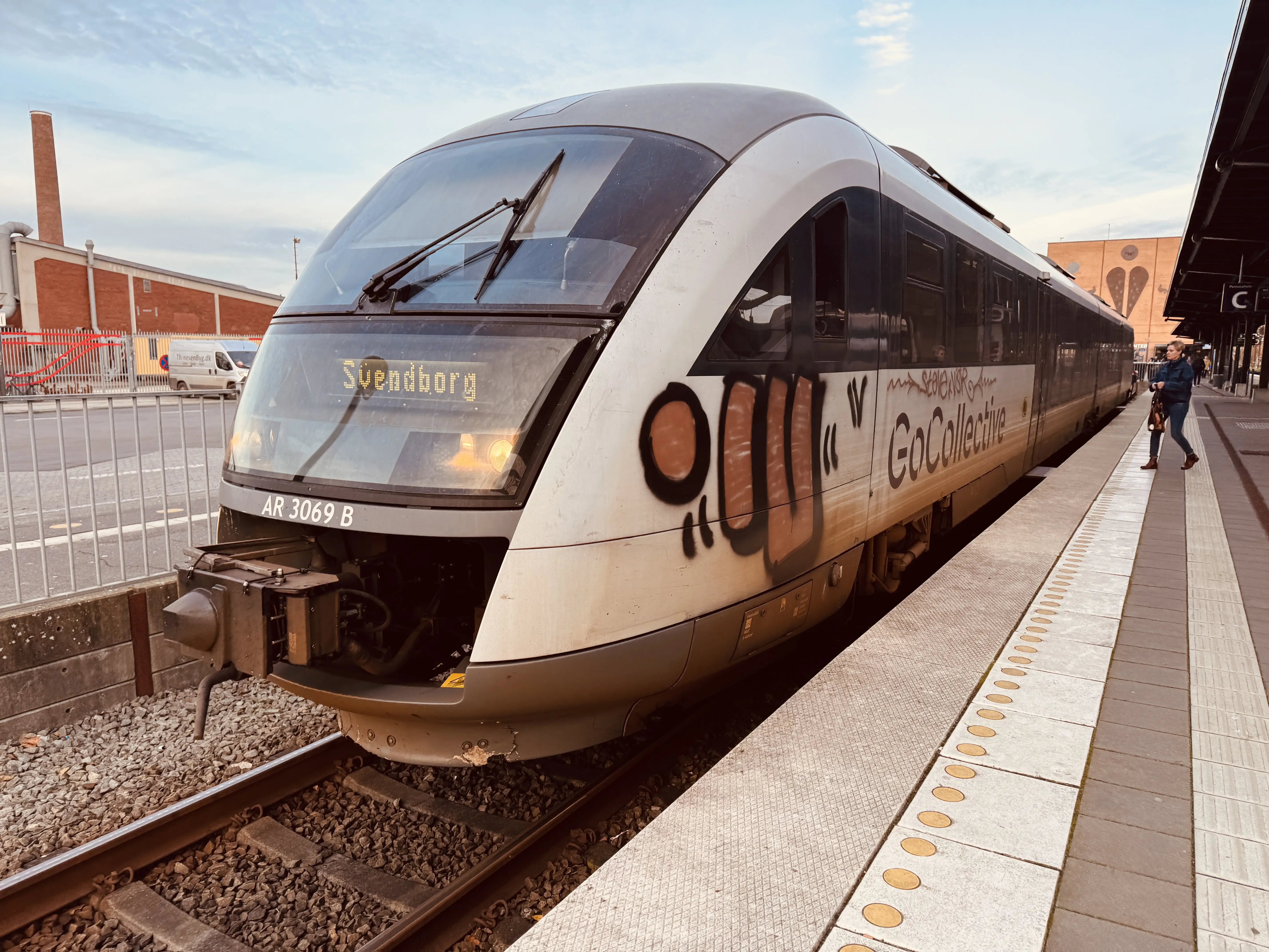 Billede af GoCollective AR 3069, tidligere DSB MQ 4119-4919 fotograferet ud for Odense Banegård Center.