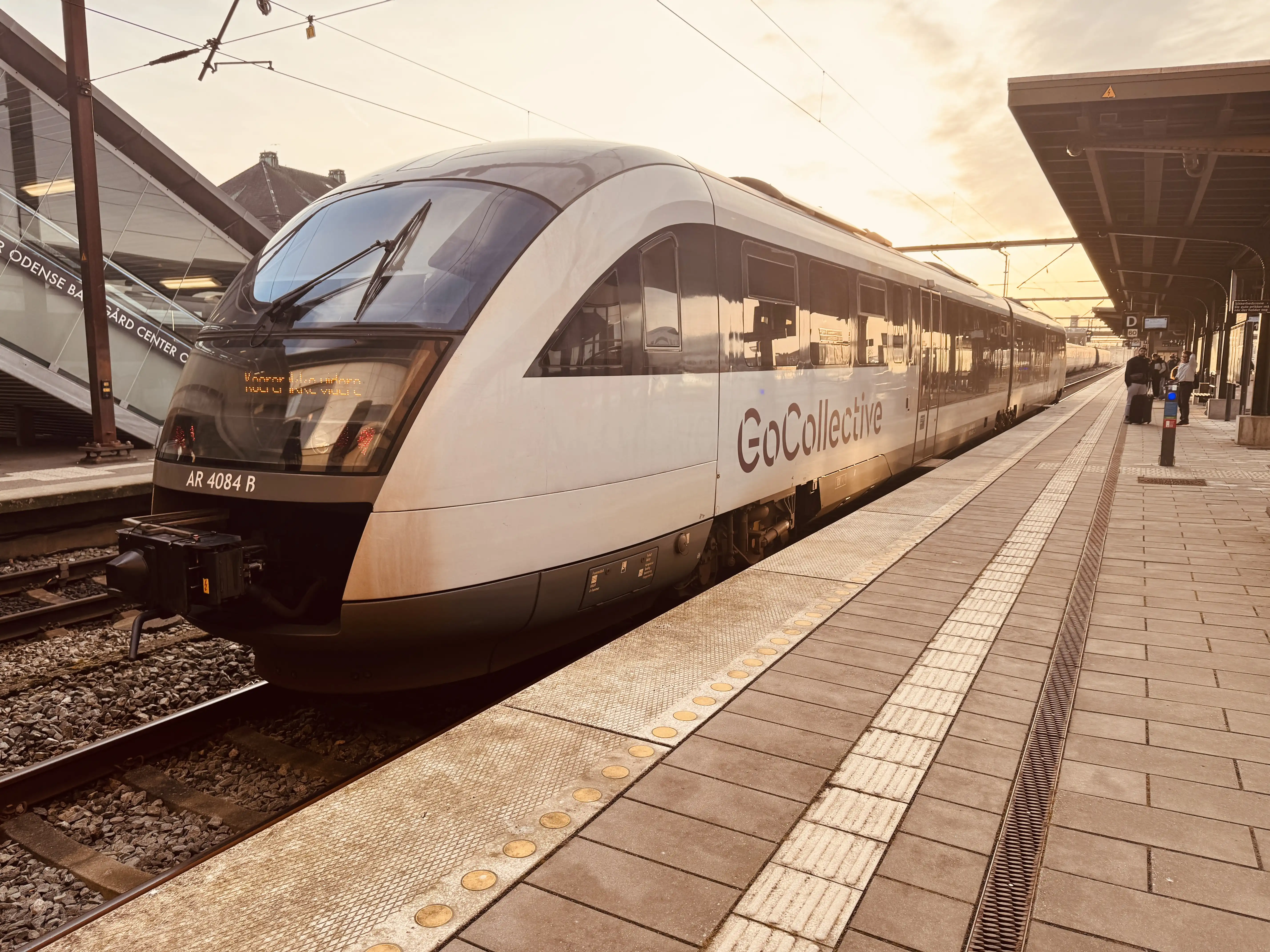 Billede af GoCollective AR 4084, tidligere DSB MQ 4124-4924 fotograferet ud for Odense Banegård Center.