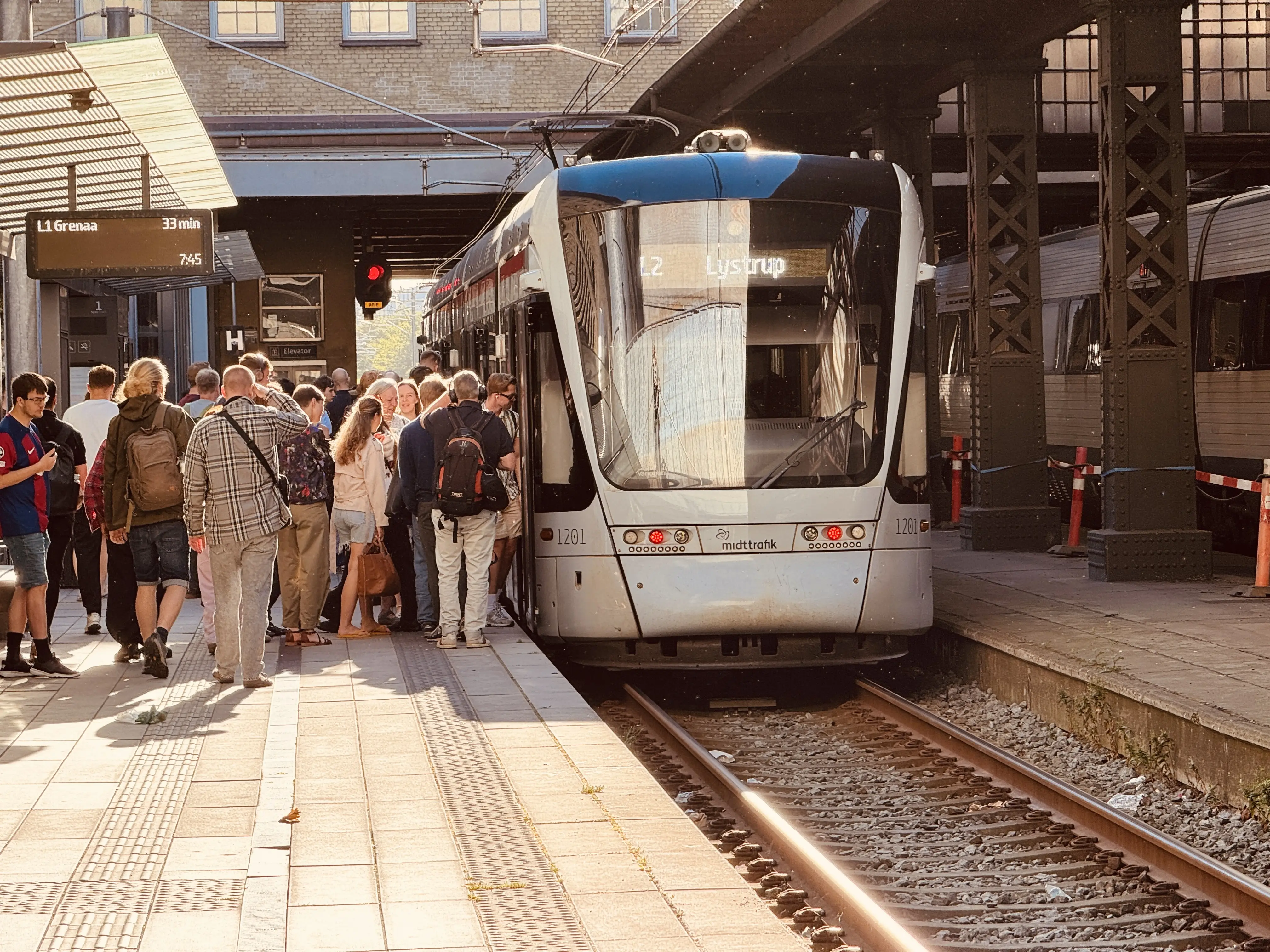 Billede af Aarhus Letbane togsæt 1101 fotograferet ud for Aarhus Hovedbanegård. Billede af Aarhus Letbane togsæt 1101 fotograferet ud for Aarhus Hovedbanegård.