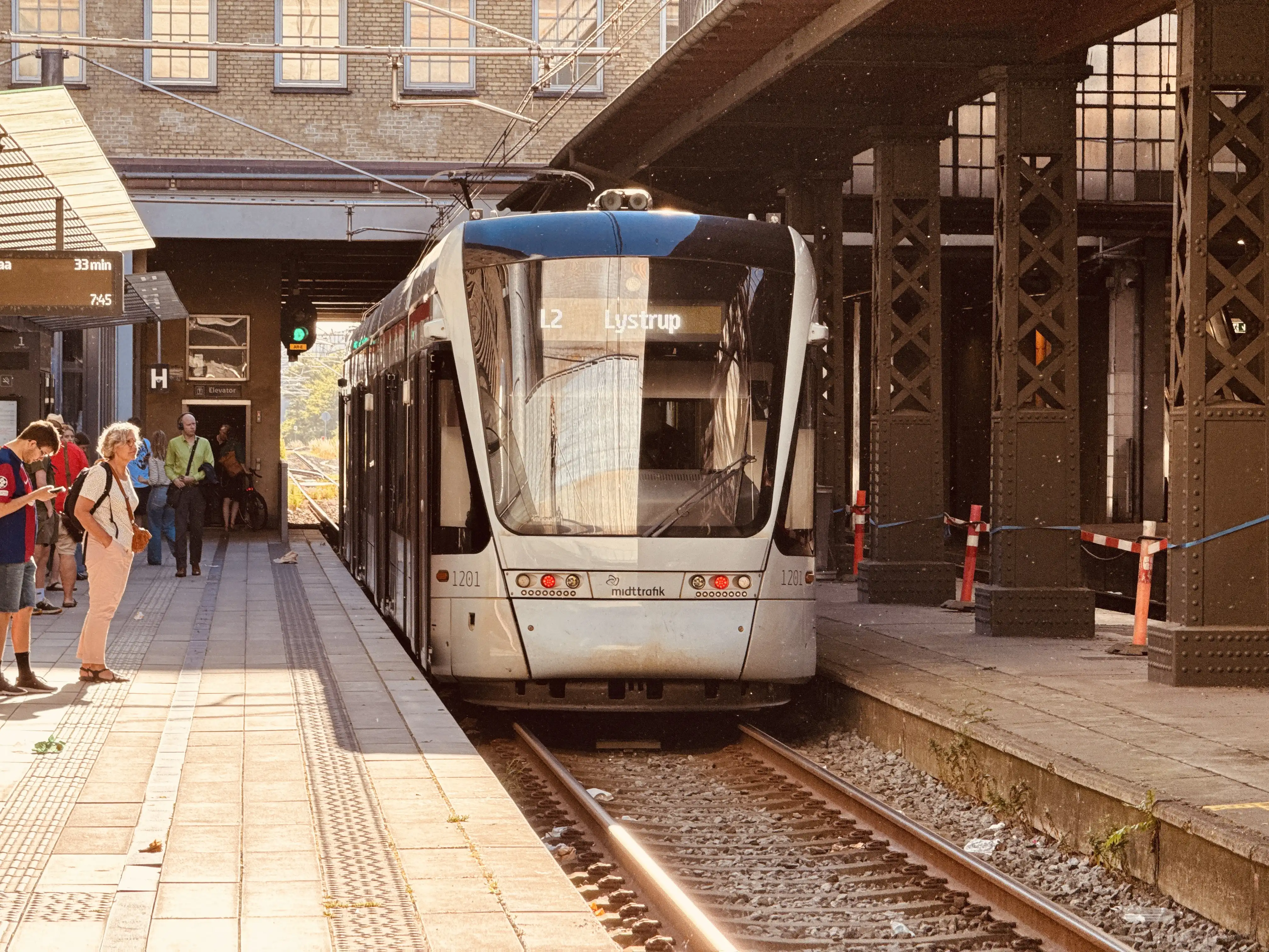 Billede af Aarhus Letbane togsæt 1101 fotograferet ud for Aarhus Hovedbanegård. Billede af Aarhus Letbane togsæt 1101 fotograferet ud for Aarhus Hovedbanegård.