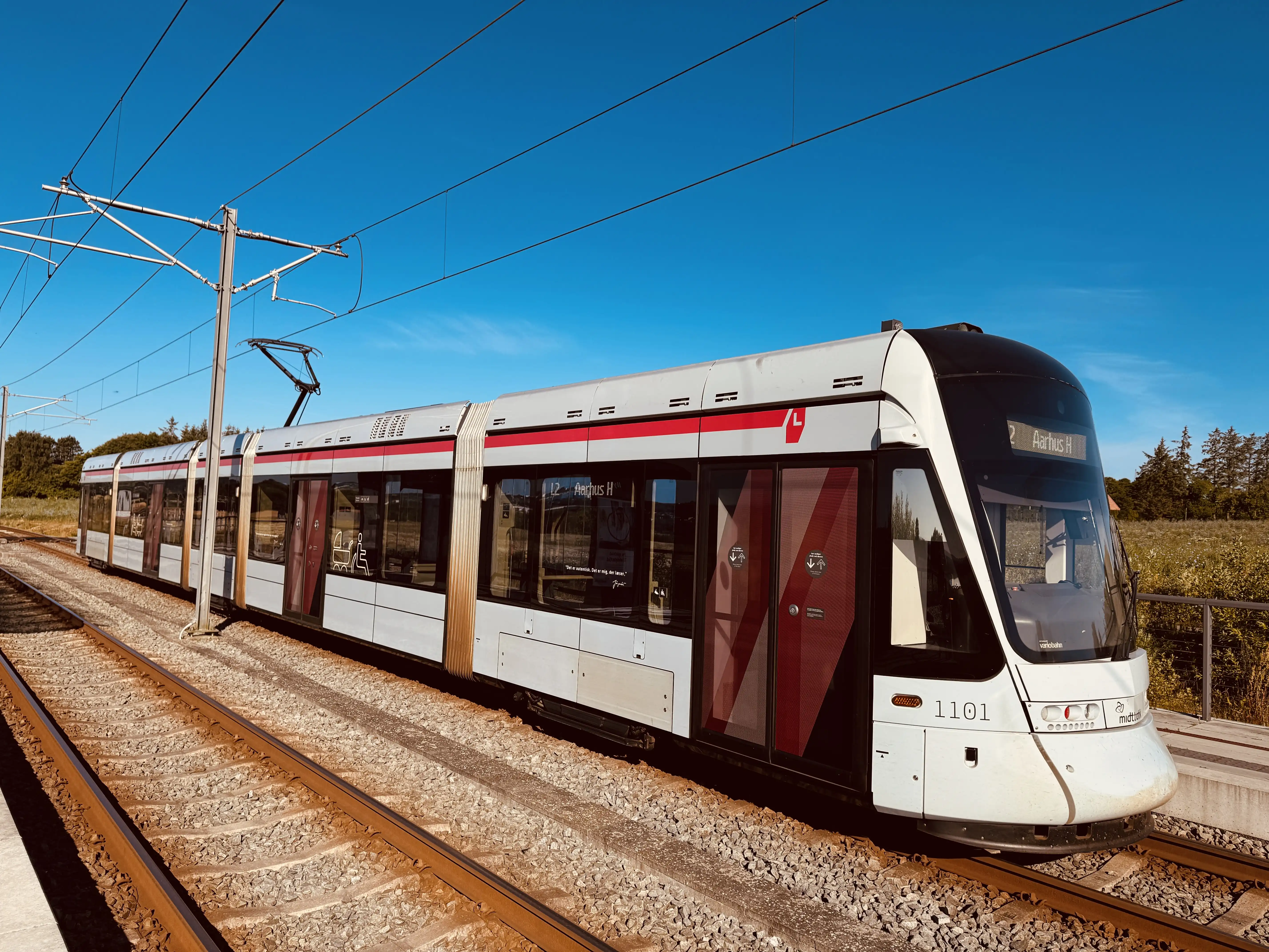 Billede af Aarhus Letbane togsæt 1101 fotograferet ud for Nye Letbanestation.