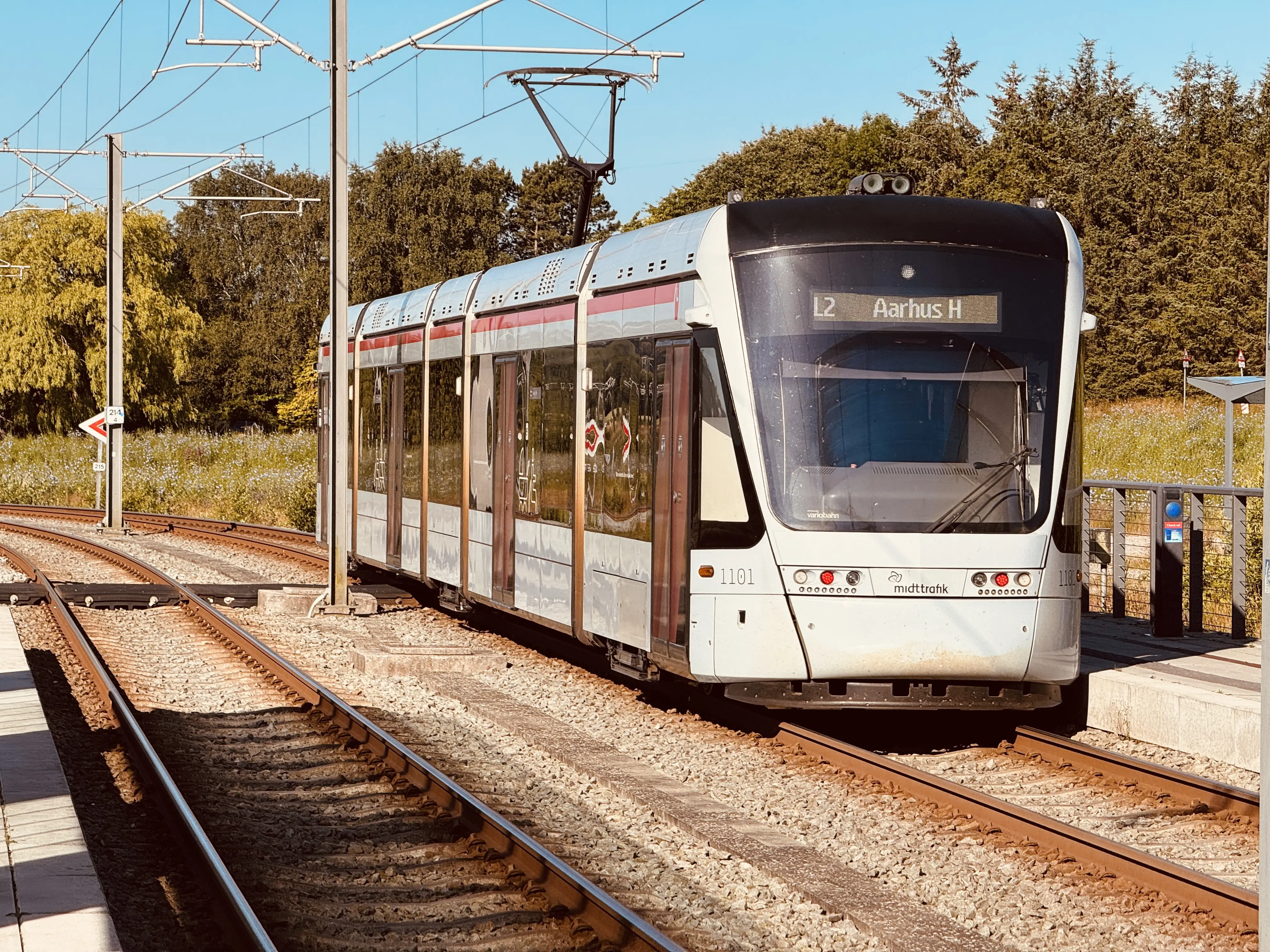 Billede af Aarhus Letbane togsæt 1101 fotograferet ud for Nye Letbanestation.