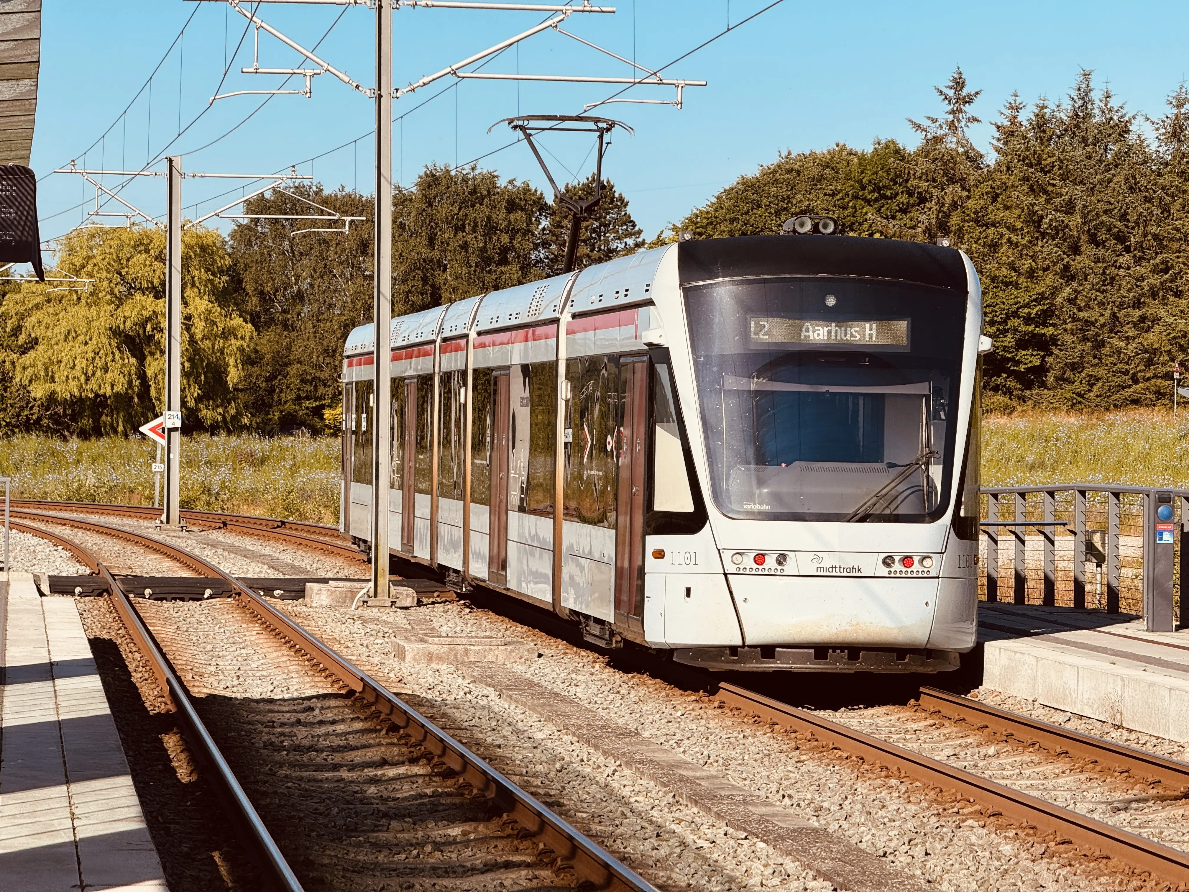 Billede af Aarhus Letbane togsæt 1101 fotograferet ud for Nye Letbanestation.