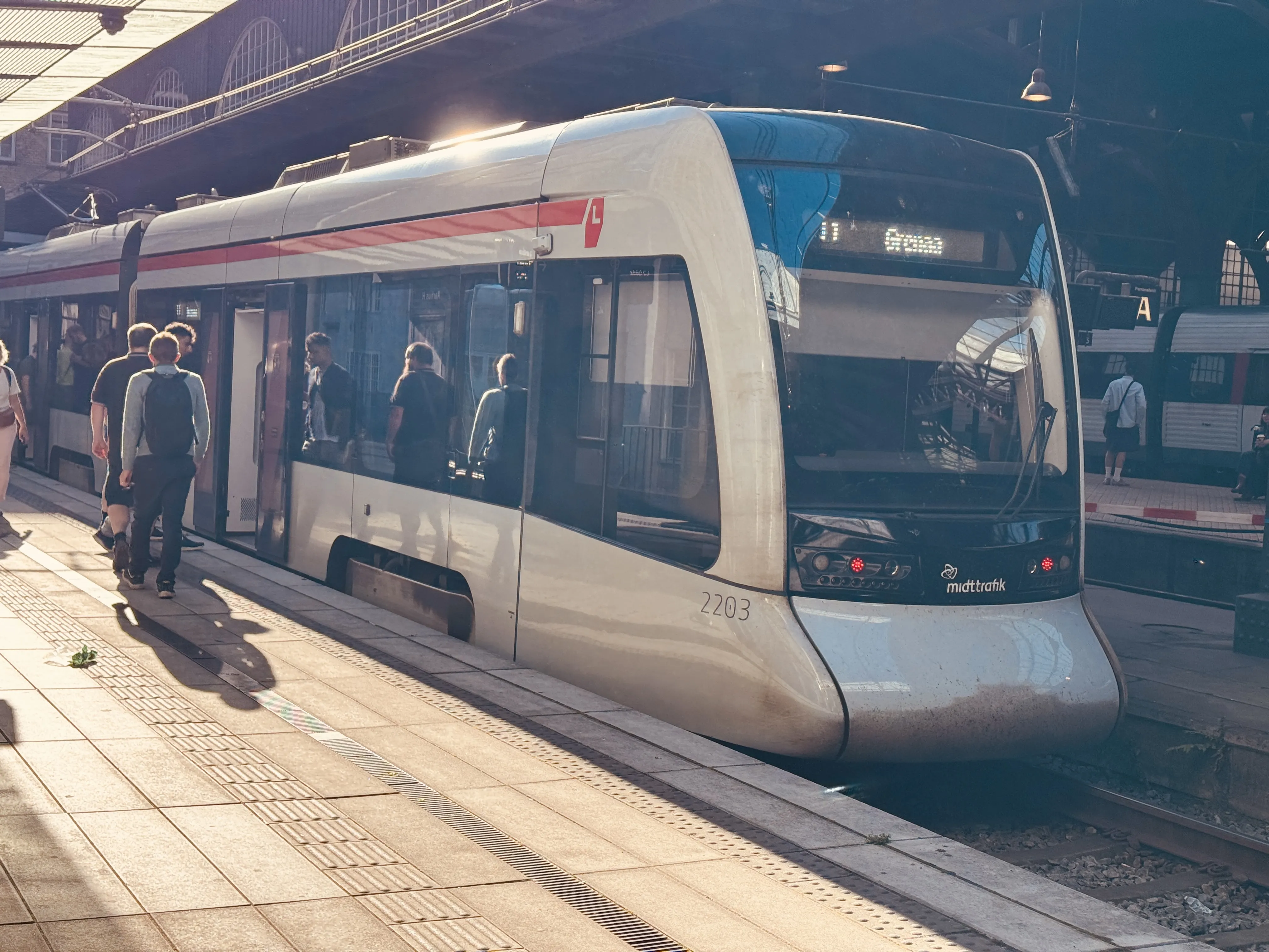 Billede af Aarhus Letbane togsæt 2103 fotograferet ud for Aarhus Hovedbanegård. Billede af Aarhus Letbane togsæt 2103 fotograferet ud for Aarhus Hovedbanegård.